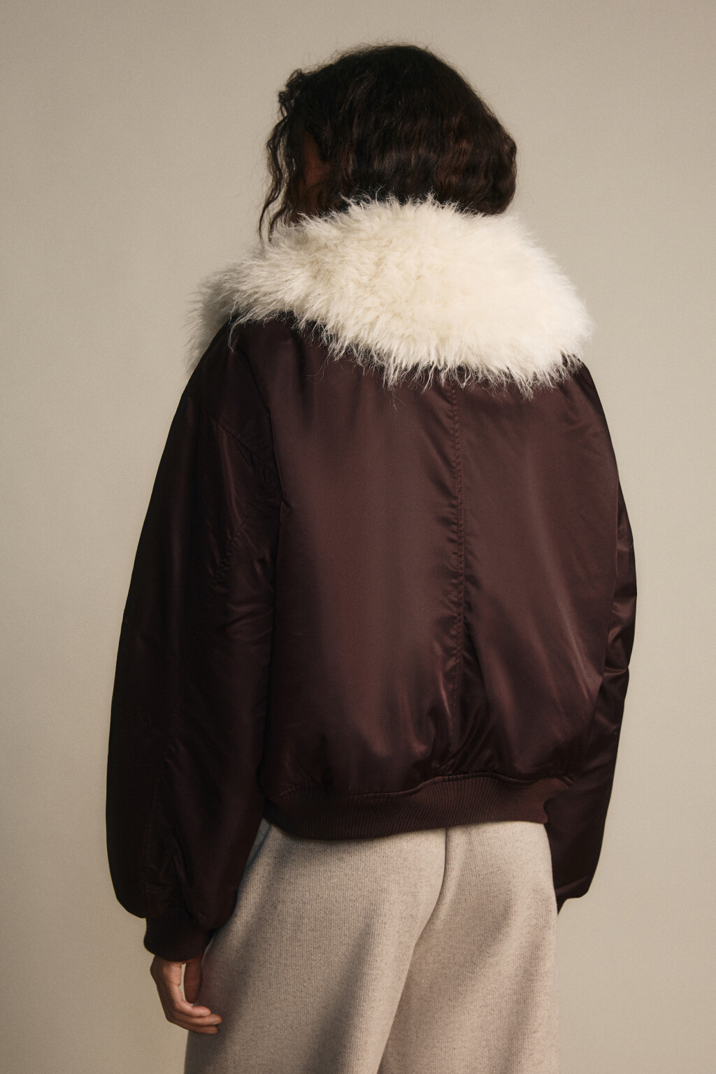 Куртка-бомбер с меховым воротником - цвет коричневый - 3