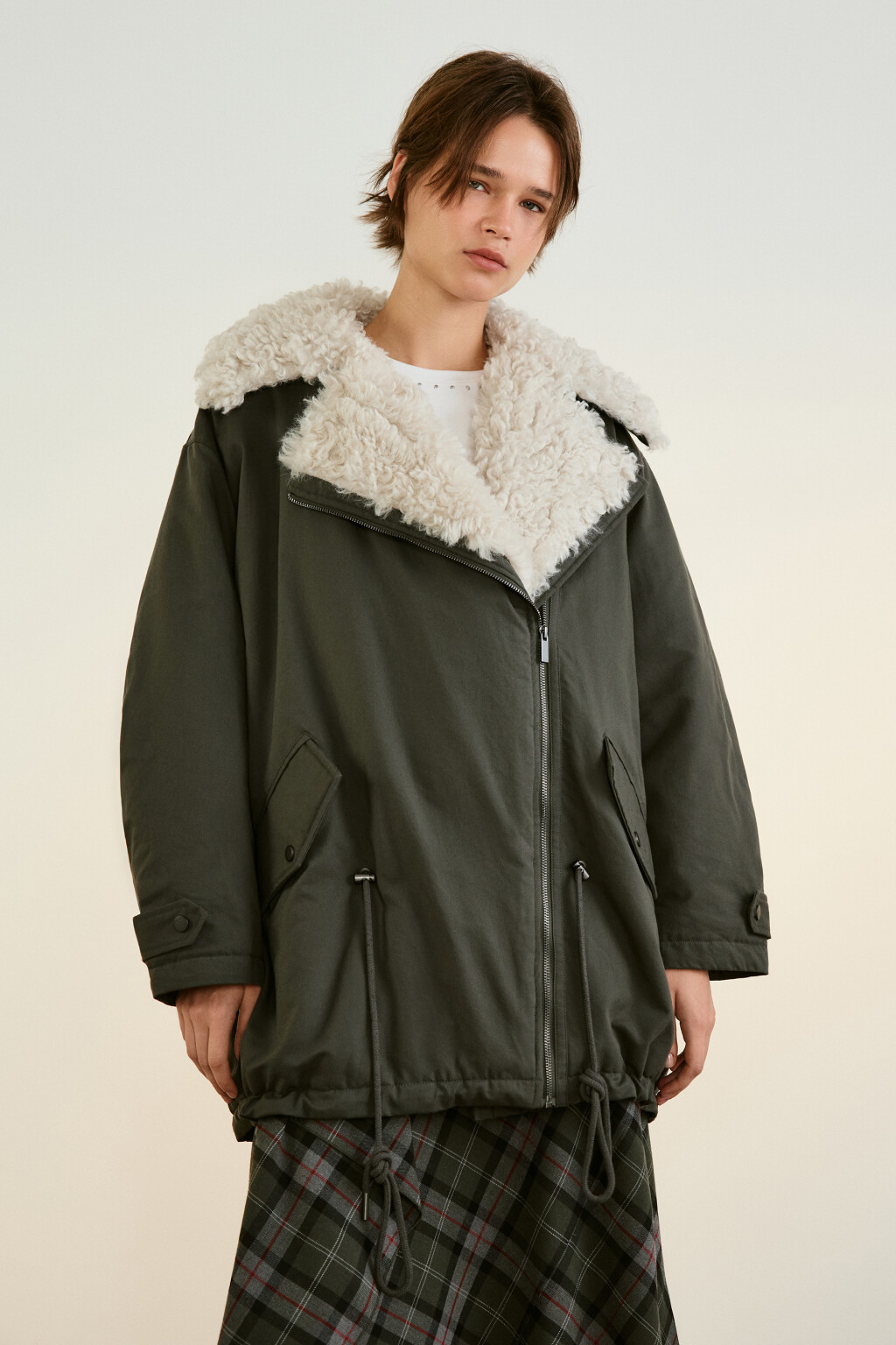 Куртка-парка с меховой отделкой - цвет зеленый - 3