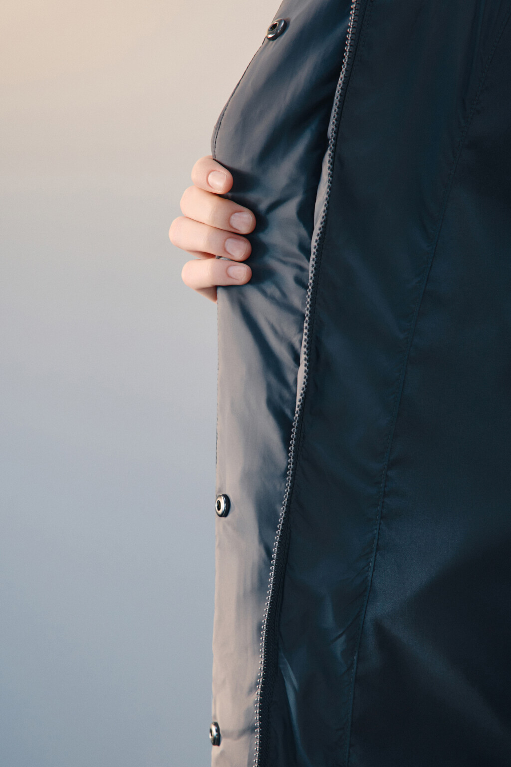 Пуховик на натуральном утеплителе - цвет серый - 7