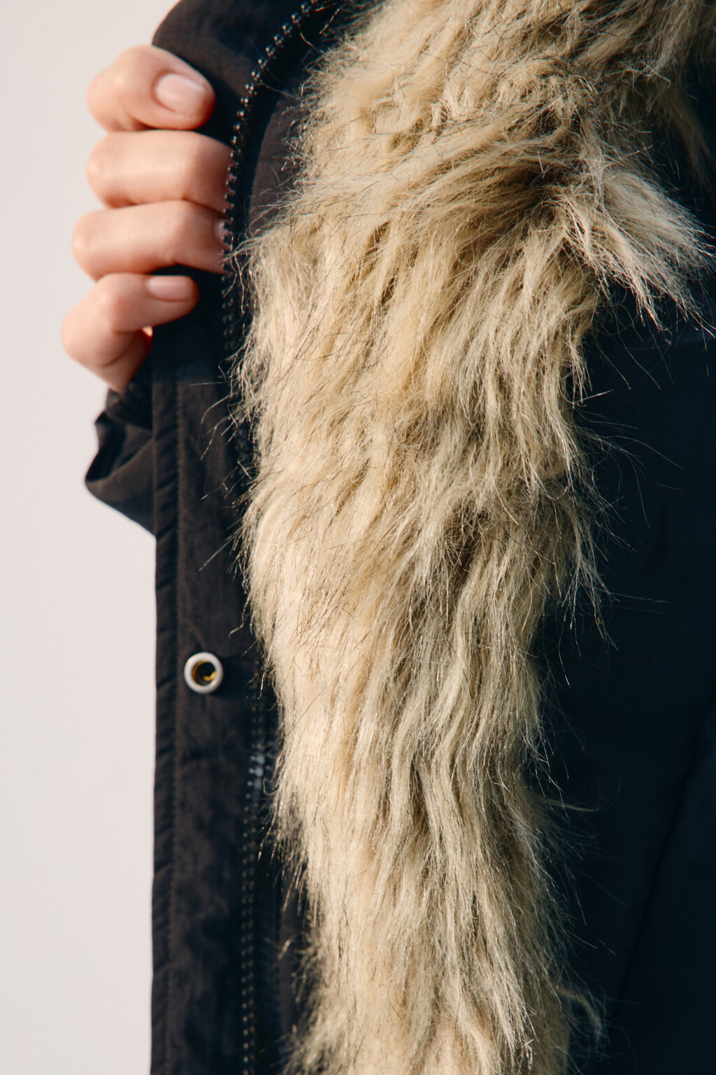 Куртка-парка удлиненная с опушкой - цвет черный - 9