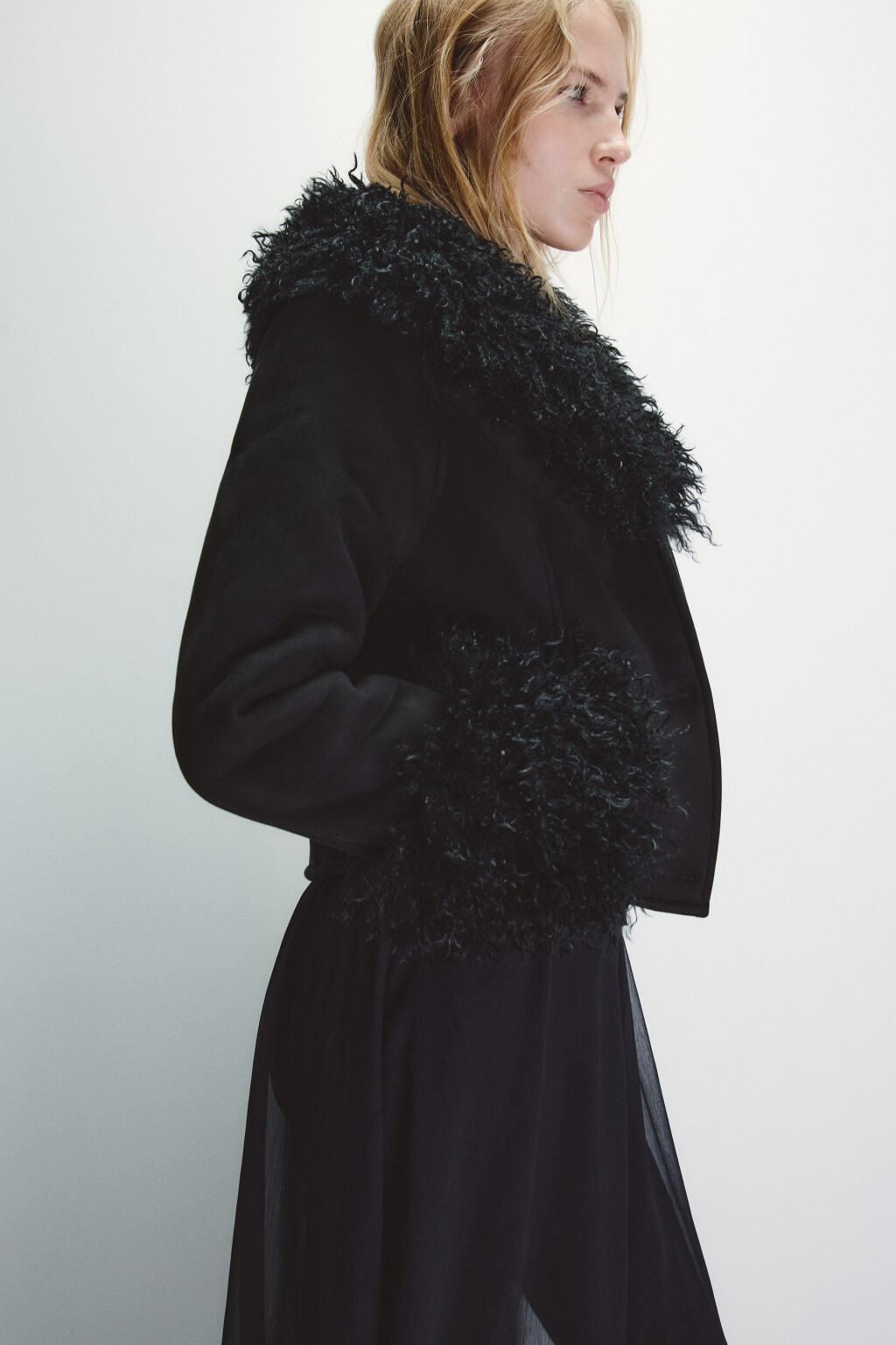 Куртка приталенная с меховой отделкой - цвет черный - 3