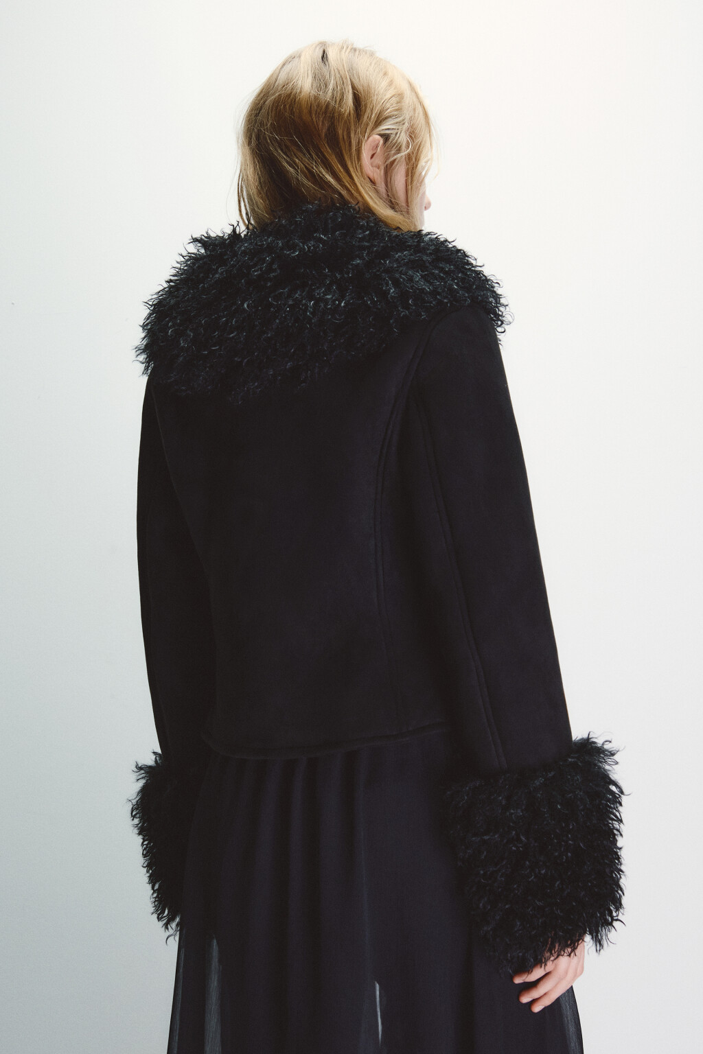 Куртка приталенная с меховой отделкой - цвет черный - 5