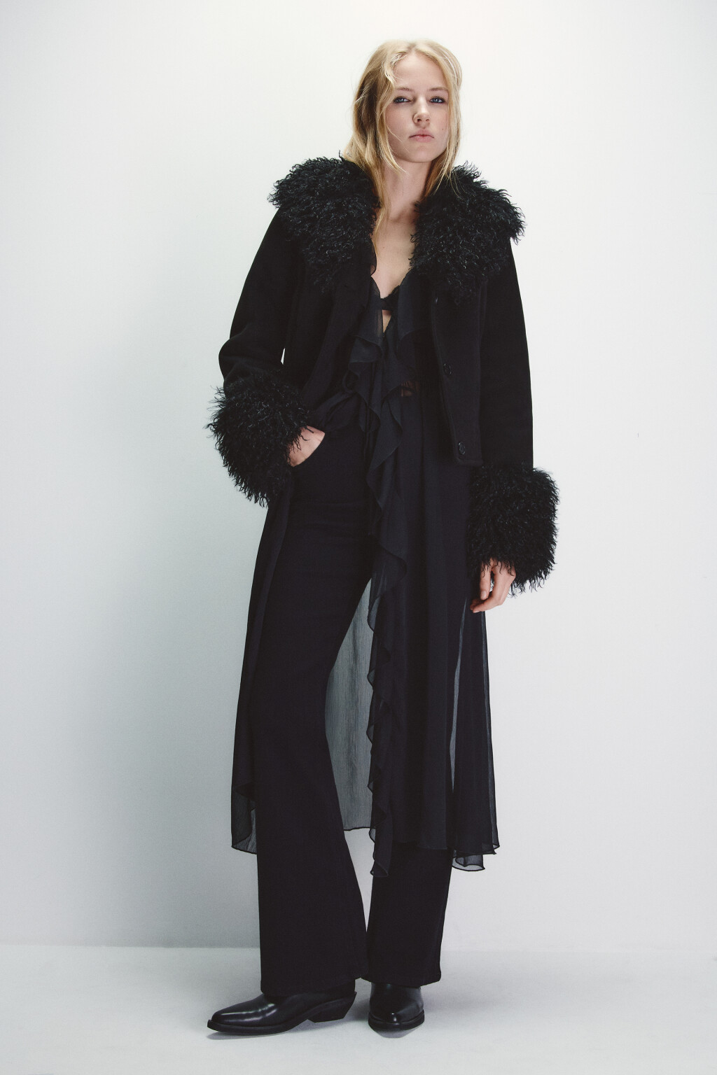 Куртка приталенная с меховой отделкой - цвет черный - 6