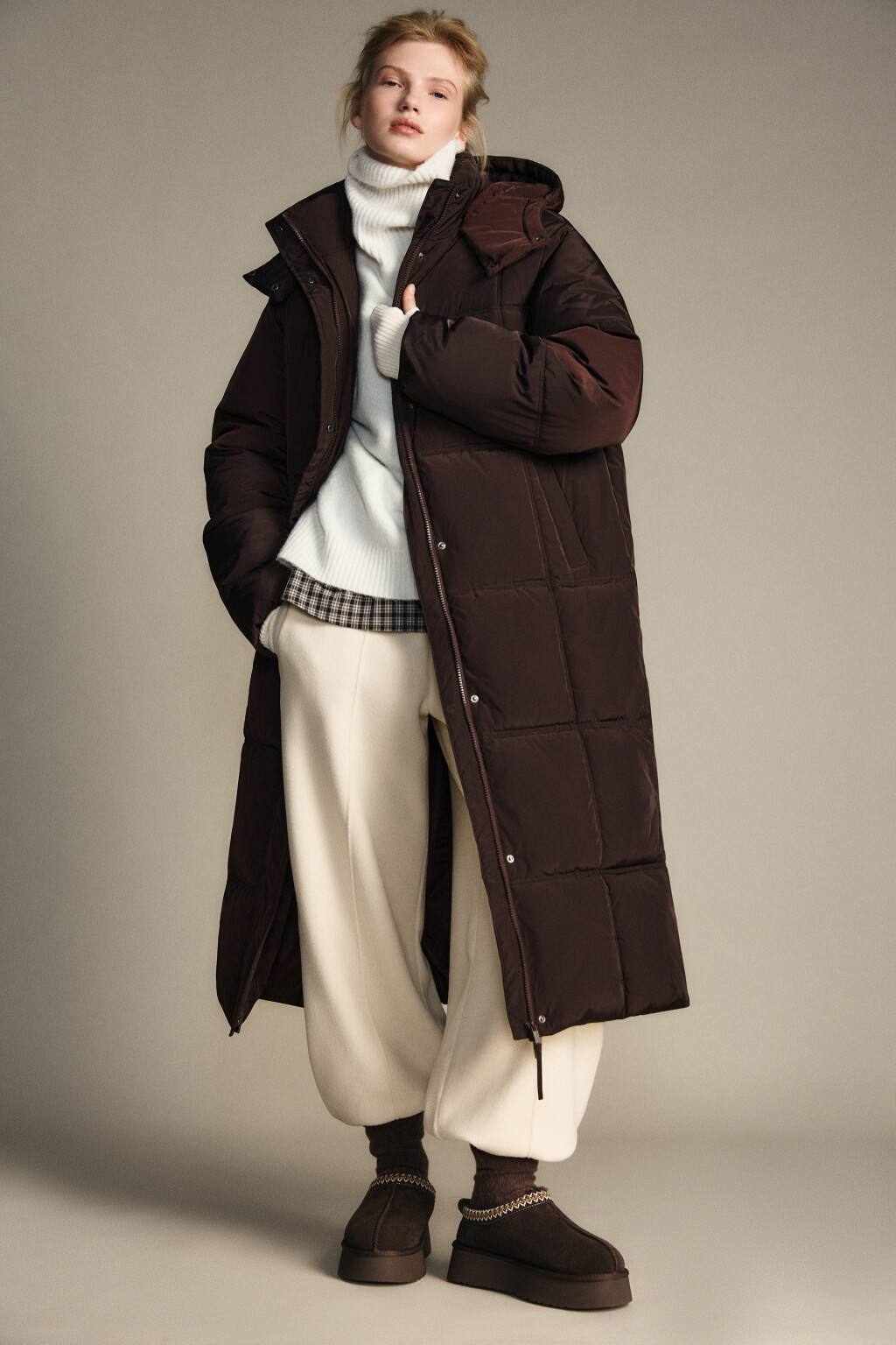Пальто длинное стеганое с капюшоном - цвет коричневый - 1
