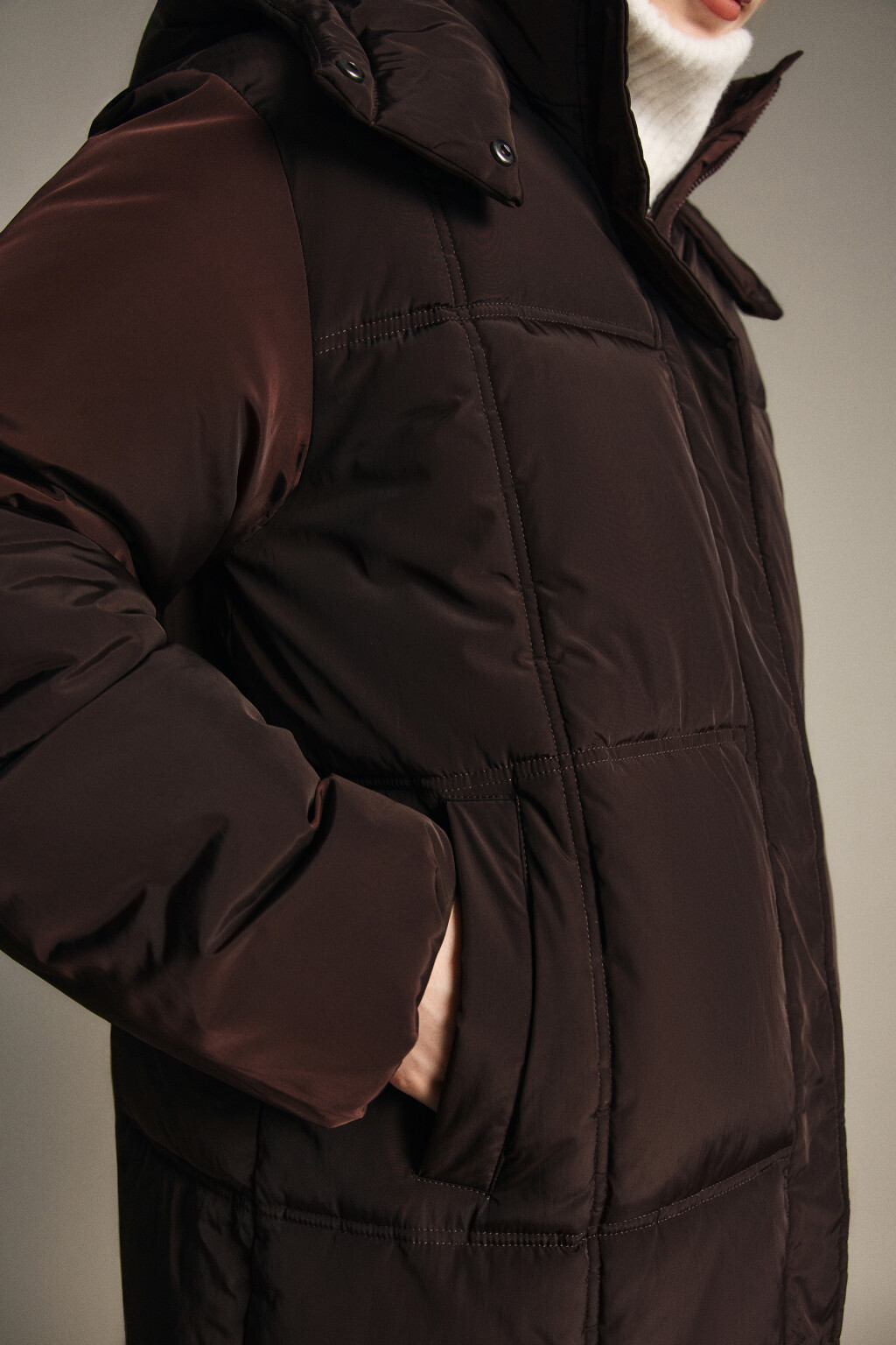 Пальто длинное стеганое с капюшоном - цвет коричневый - 6
