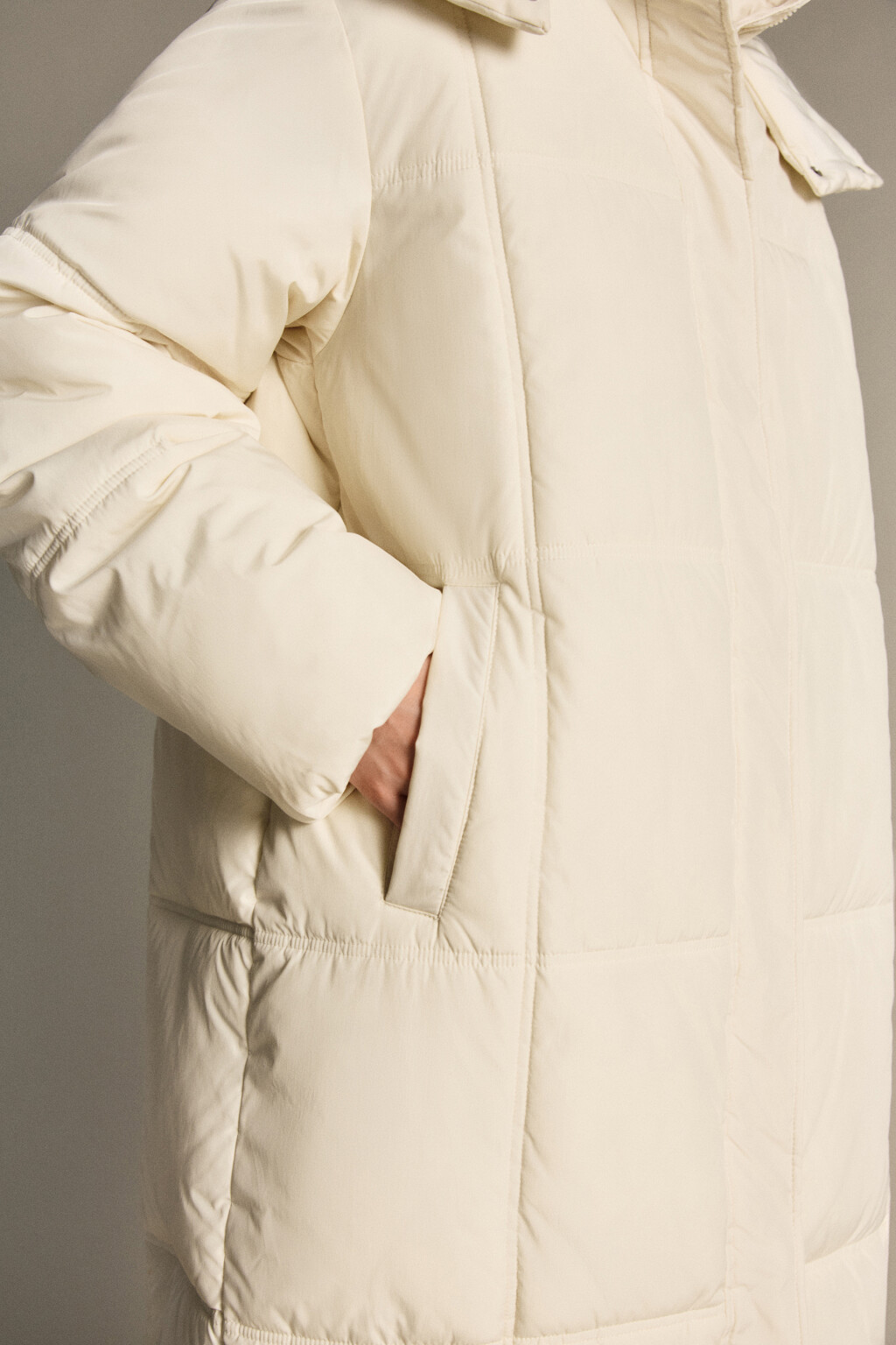 Пальто длинное стеганое с капюшоном - цвет молочный - 5