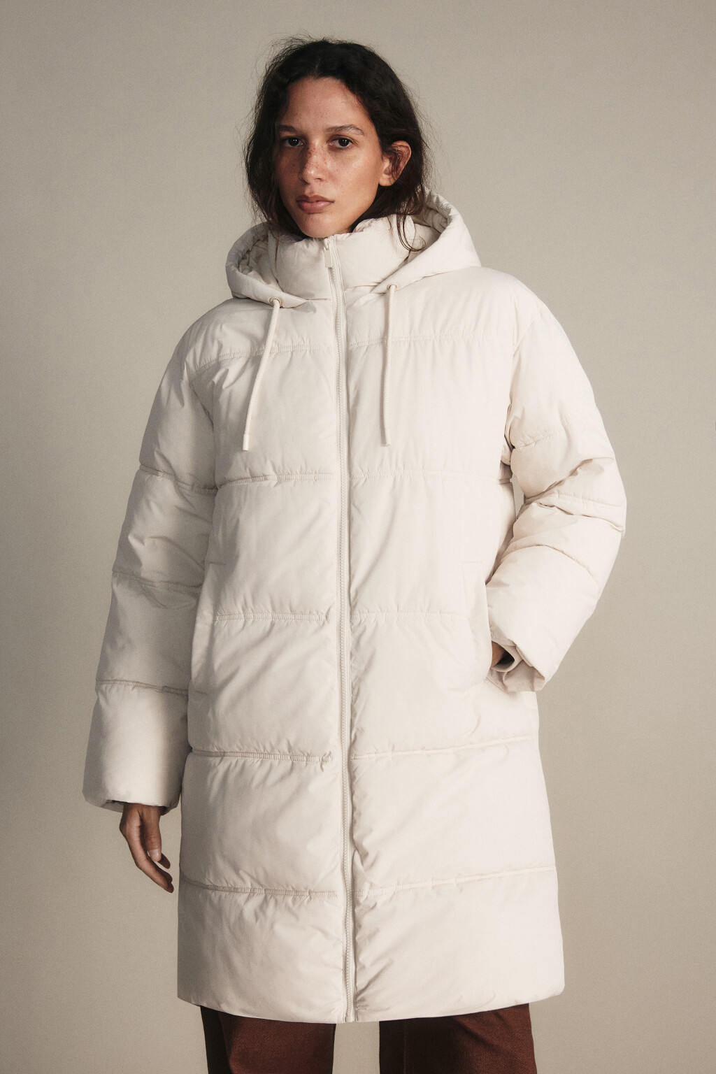 Куртка длинная стеганая с капюшоном - цвет молочный - 2