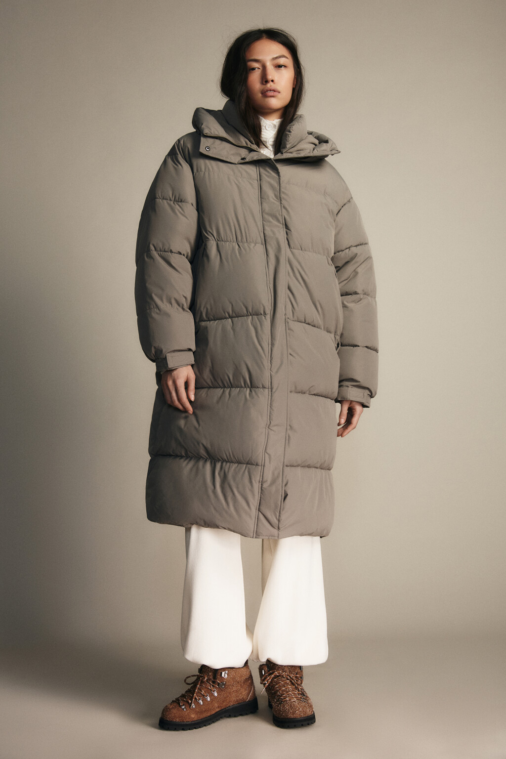 Пальто стеганое с теплым капюшоном - цвет бежевый - 2
