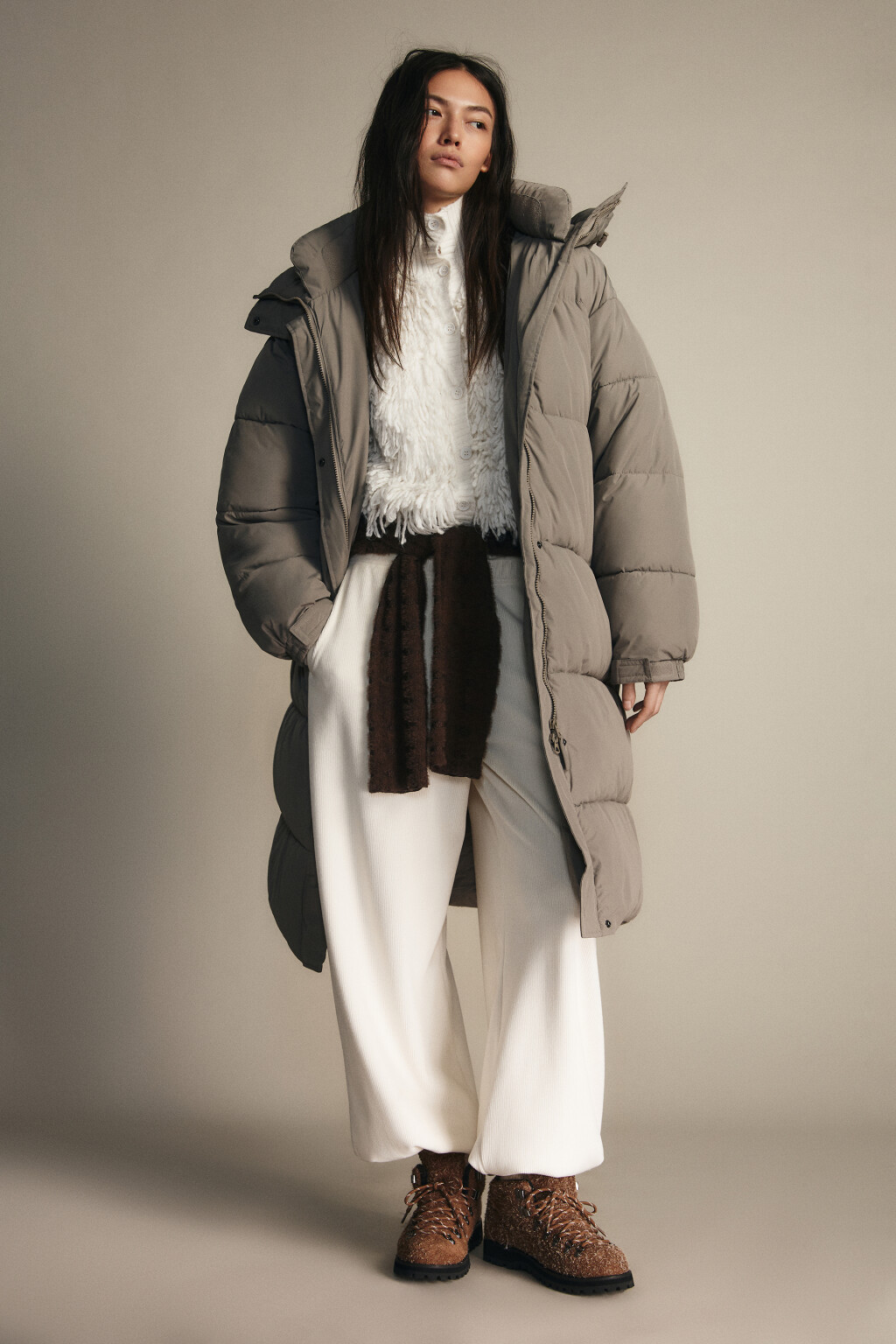 Пальто стеганое с теплым капюшоном - цвет бежевый - 4
