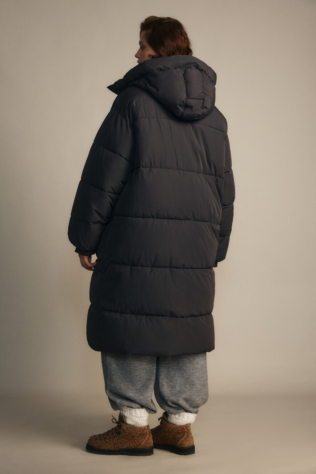 Пальто стеганое с теплым капюшоном - цвет серый - 2
