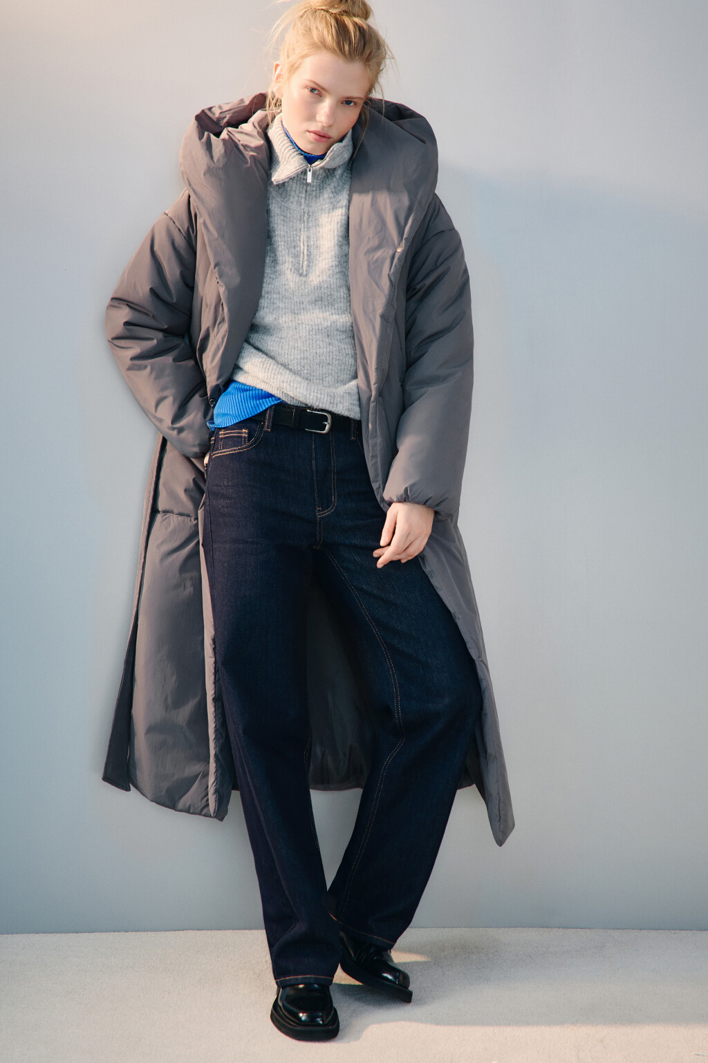 Пальто на утеплителе с поясом - цвет серый - 2