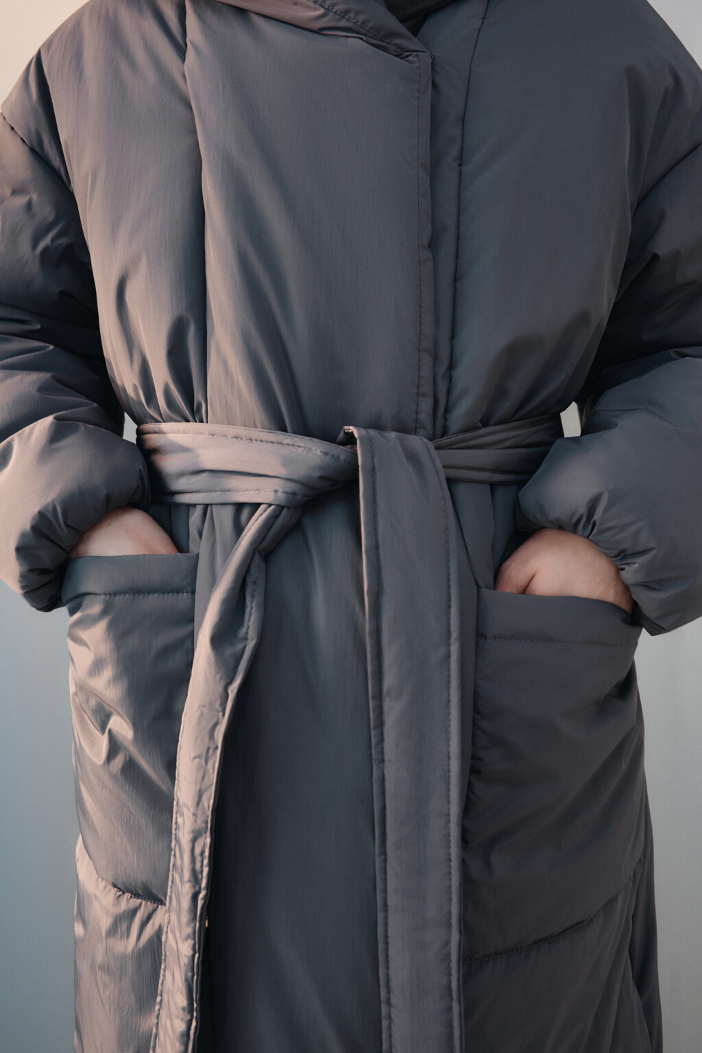 Пальто на утеплителе с поясом - цвет серый - 6