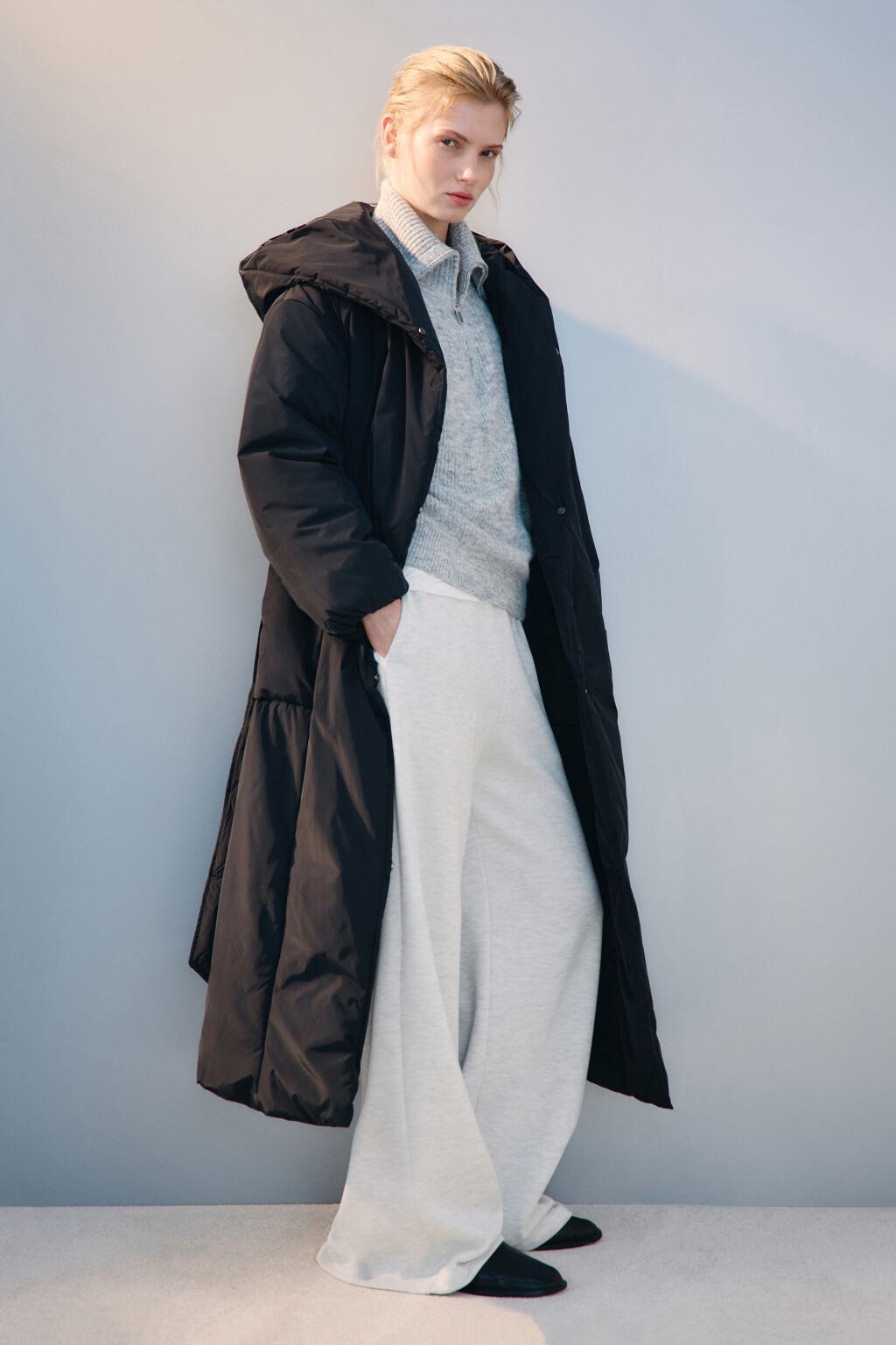 Пальто на утеплителе с поясом - цвет черный - 2