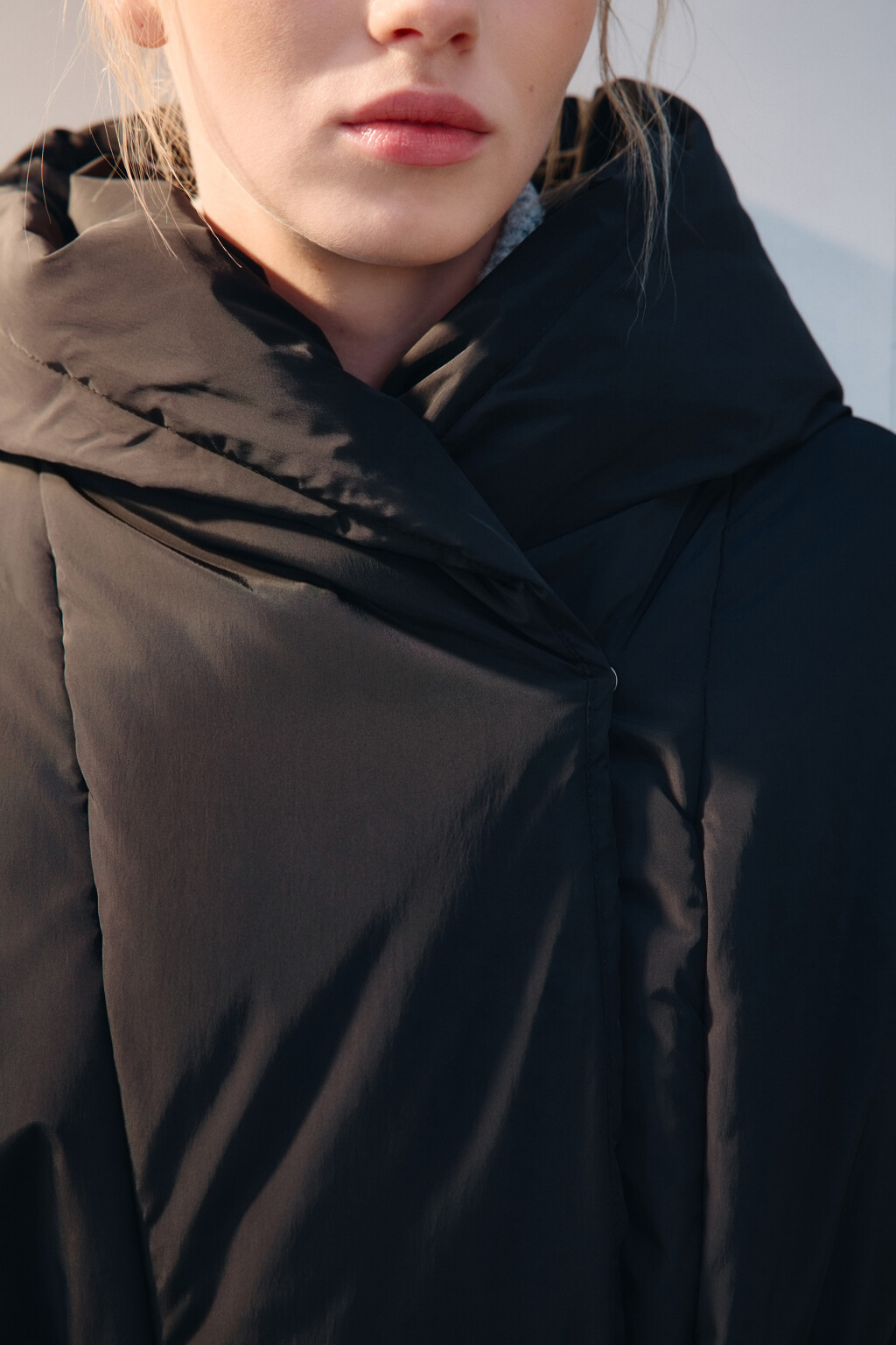 Пальто на утеплителе с поясом - цвет черный - 6