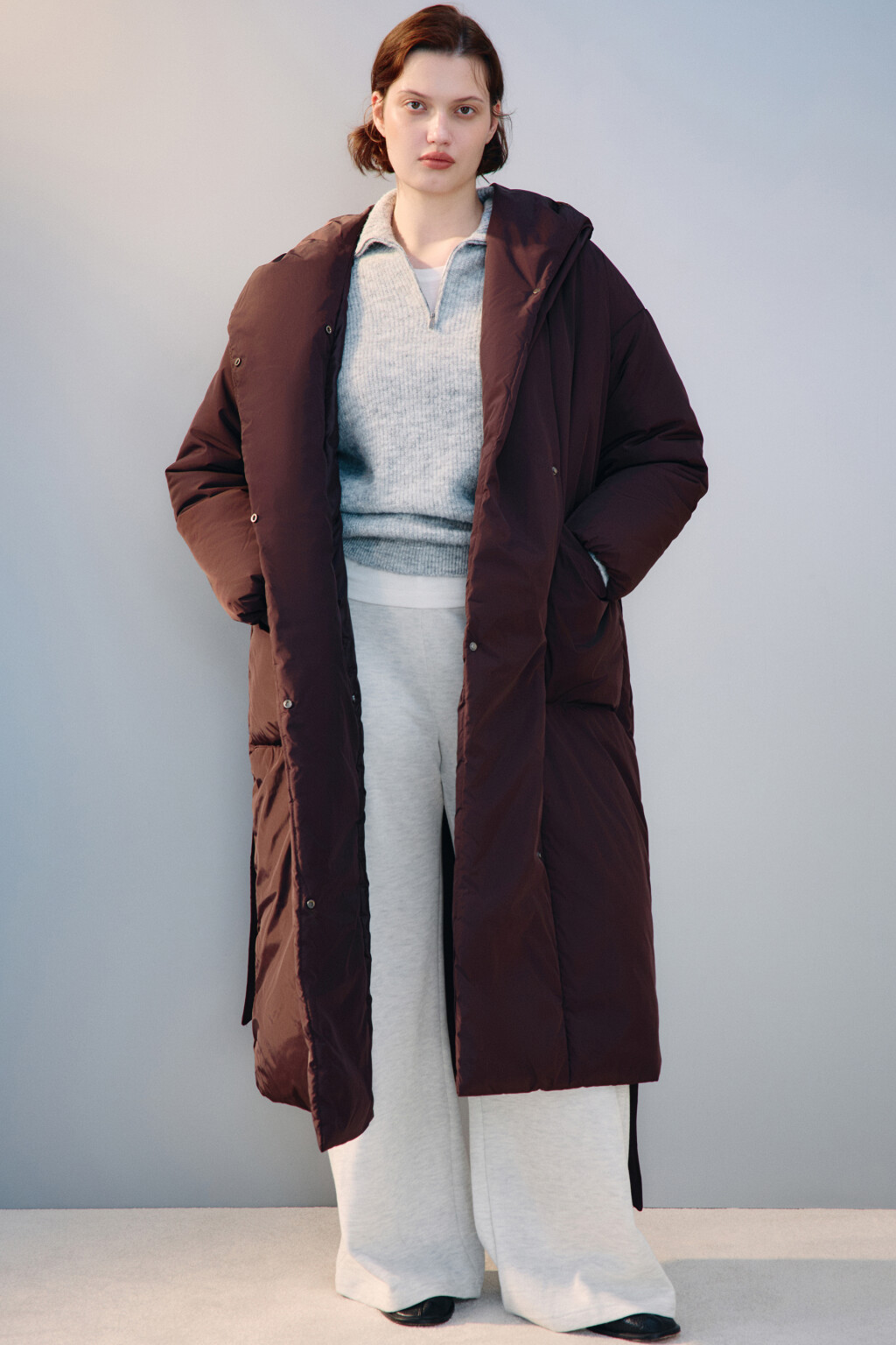 Пальто на утеплителе с поясом - цвет коричневый - 2