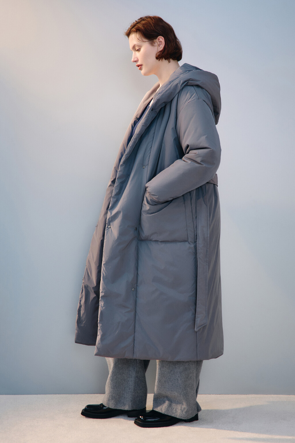Пальто на утеплителе с поясом - цвет серый - 1
