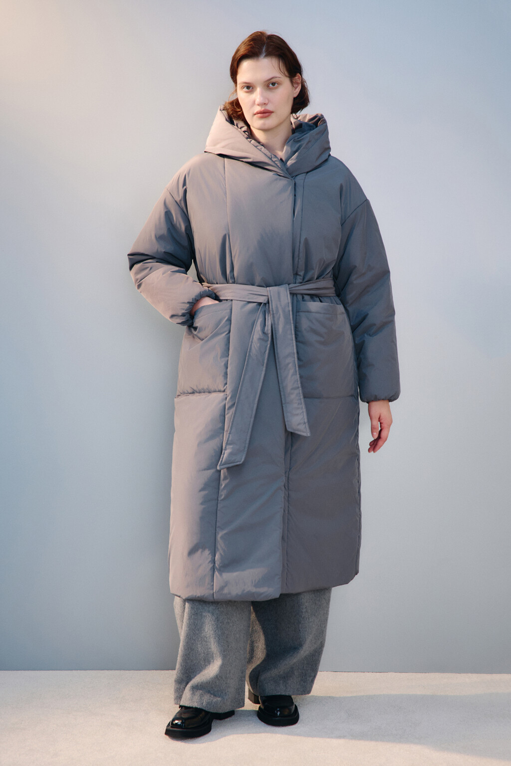 Пальто на утеплителе с поясом - цвет серый - 2