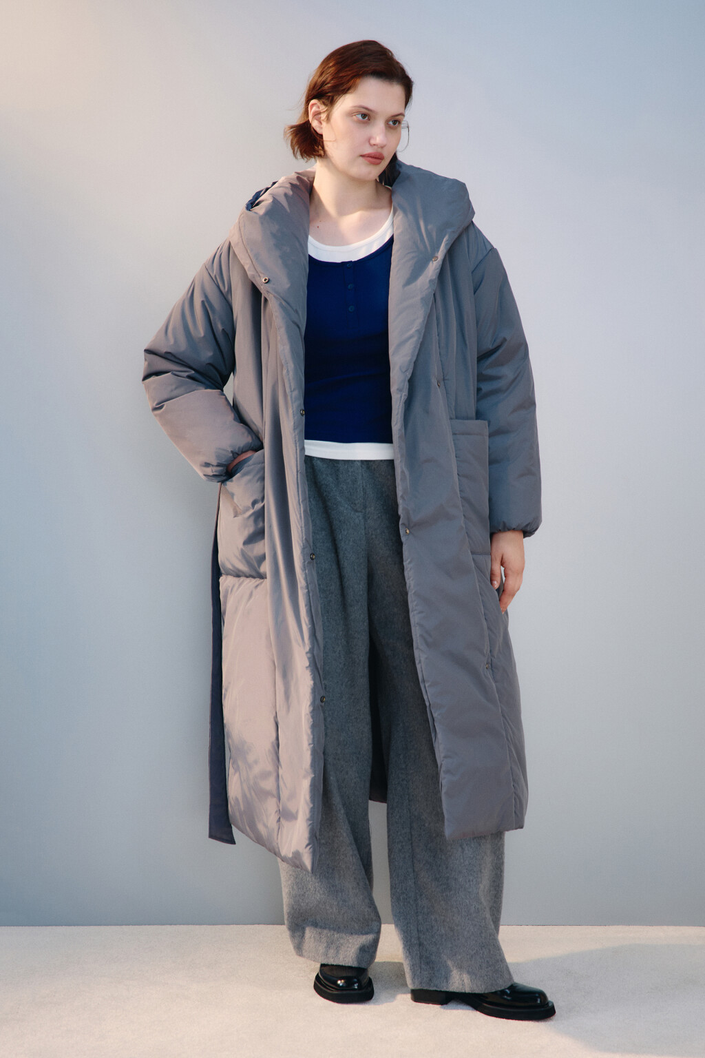 Пальто на утеплителе с поясом - цвет серый - 4