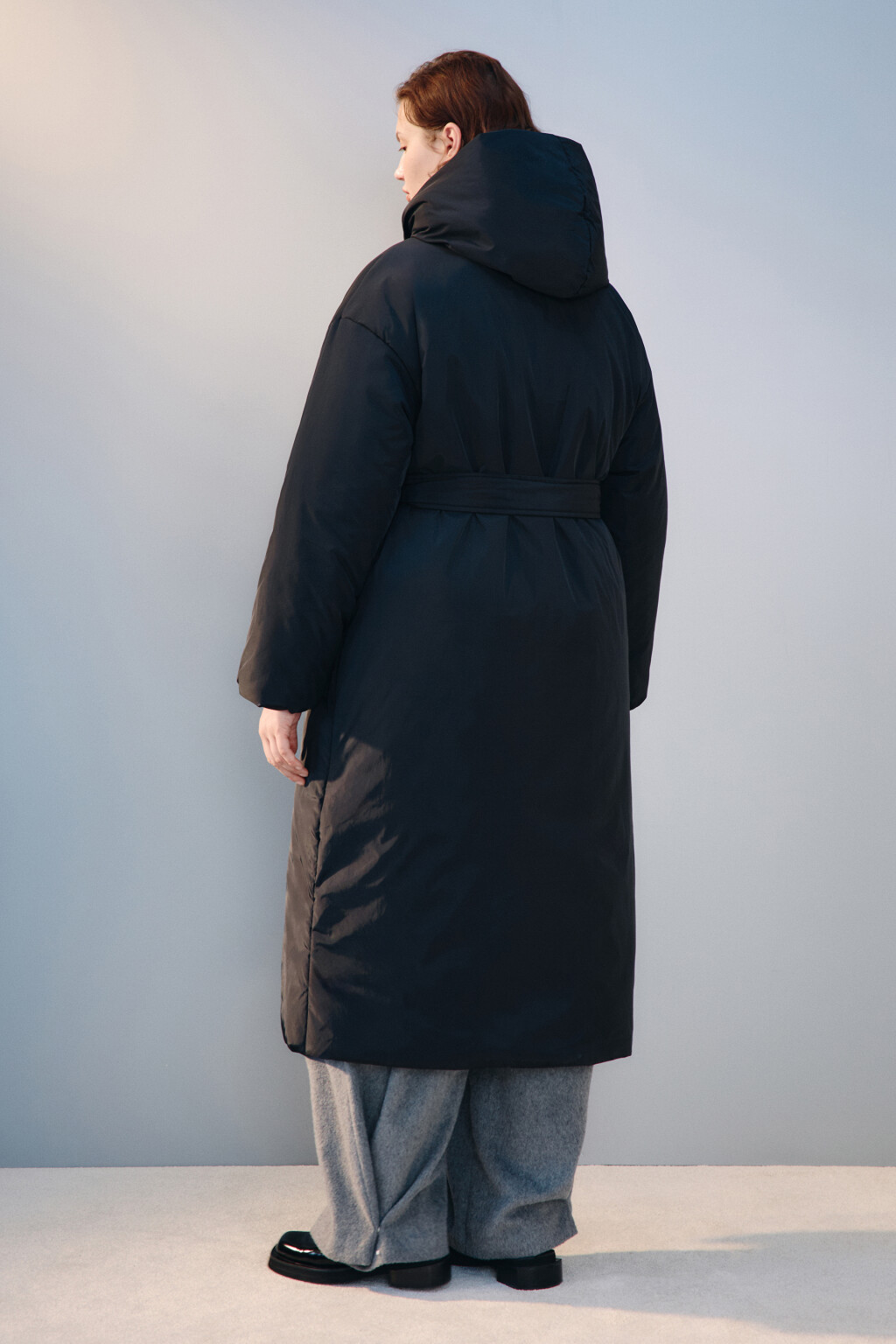 Пальто на утеплителе с поясом - цвет черный - 3