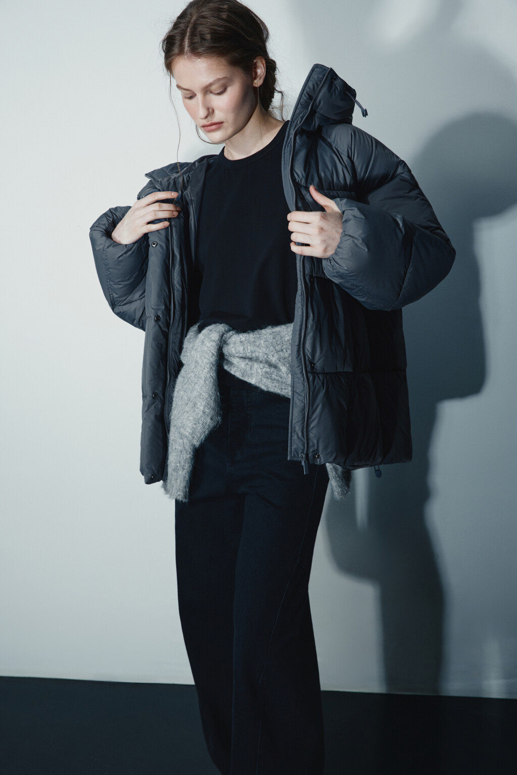 Куртка короткая стеганая с капюшоном - цвет серый - 2