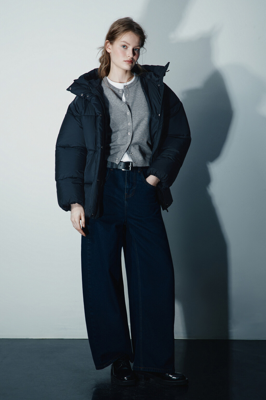 Куртка короткая стеганая с капюшоном - цвет черный - 4