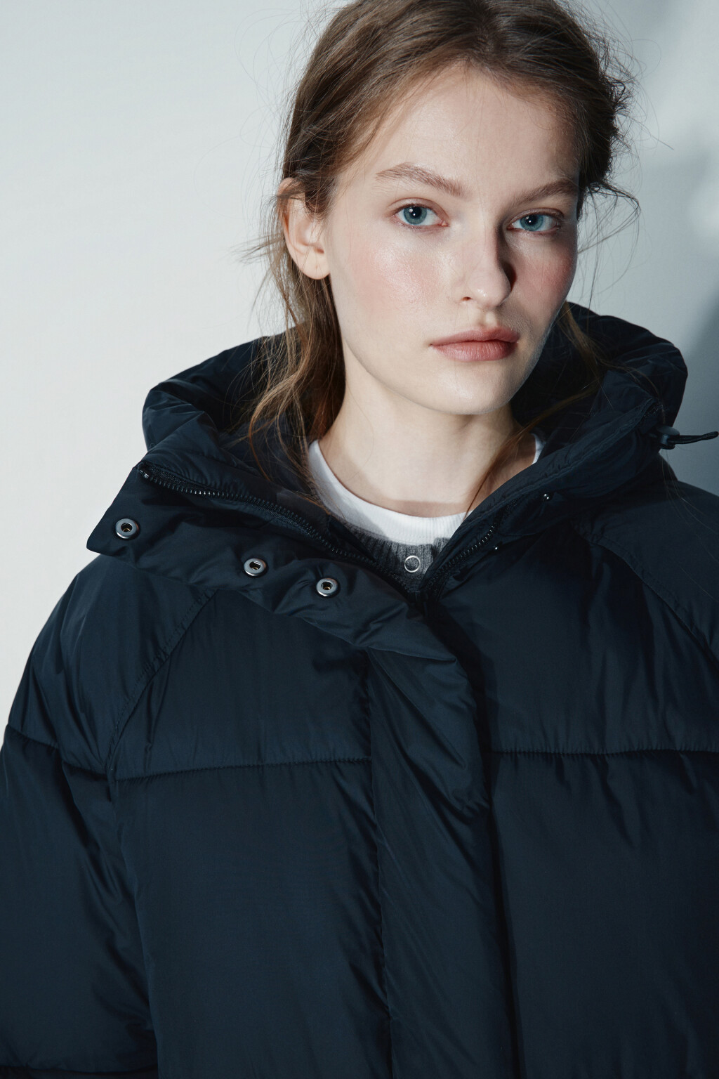 Куртка короткая стеганая с капюшоном - цвет черный - 5