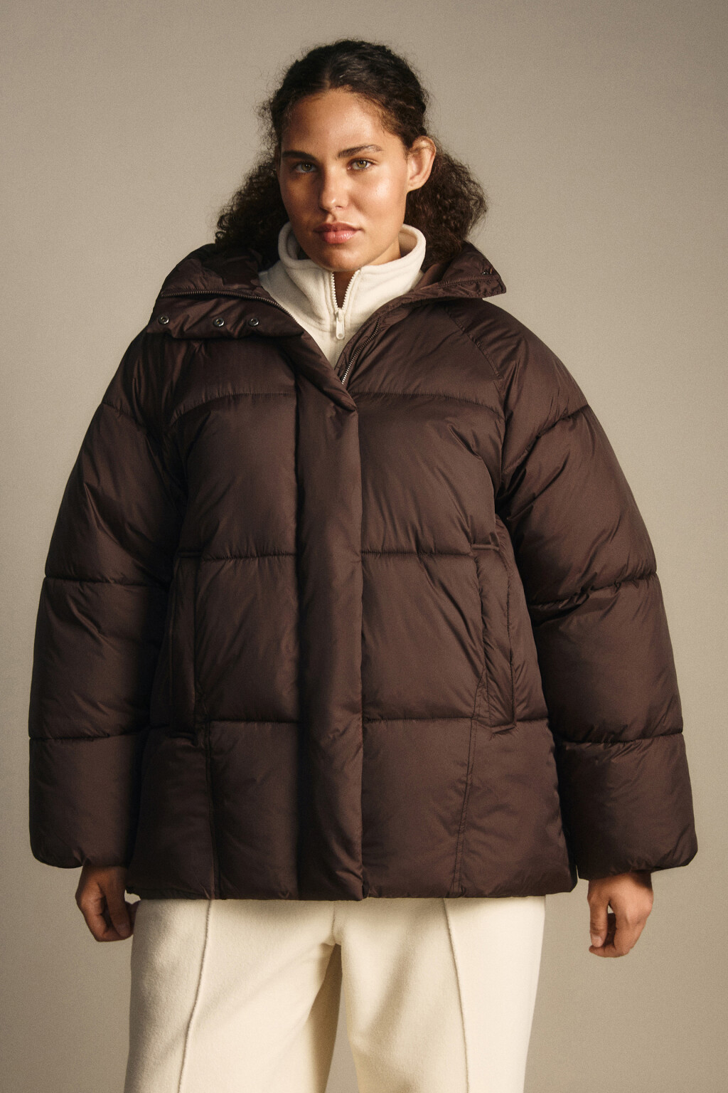 Куртка короткая стеганая с капюшоном - цвет коричневый - 3