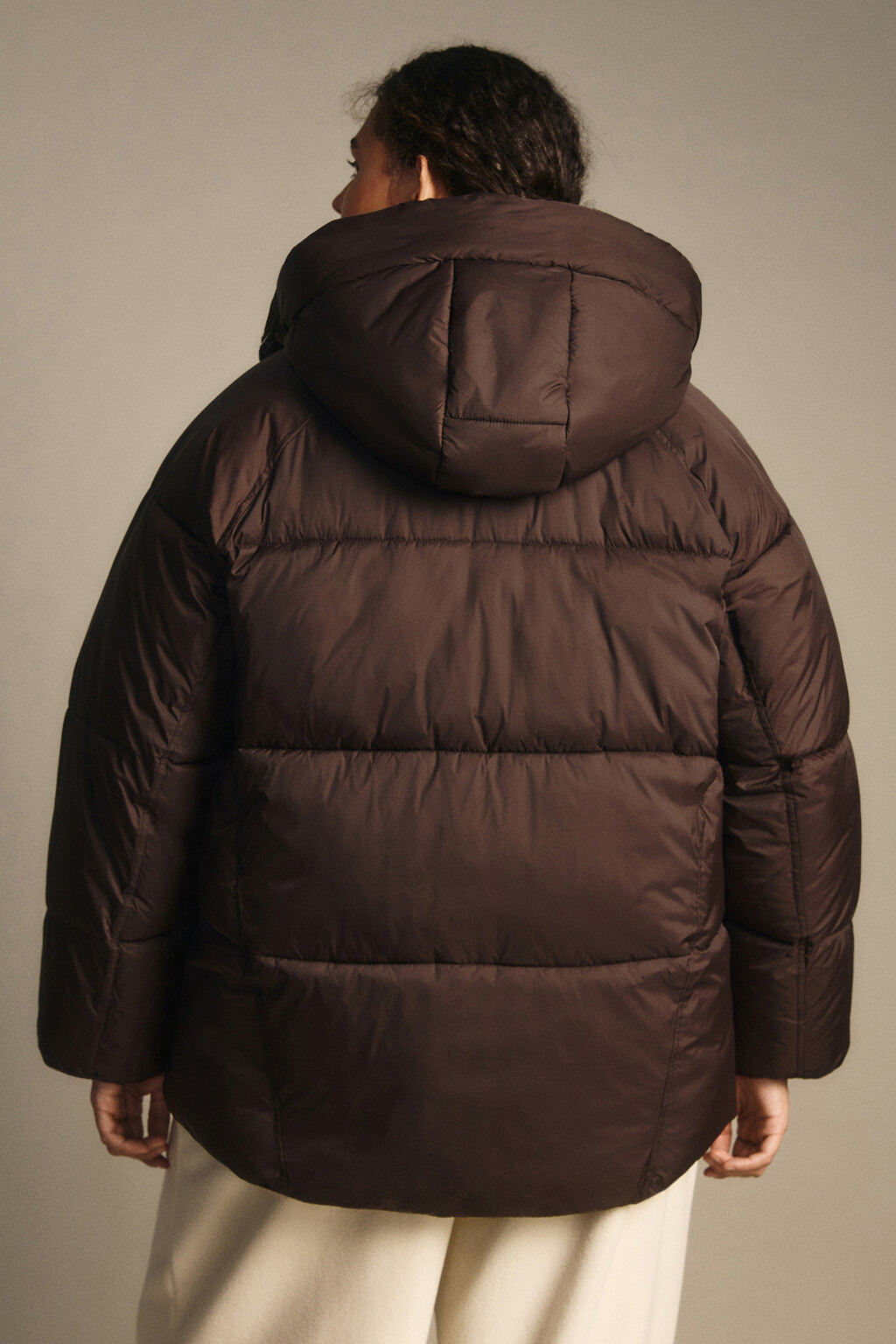 Куртка короткая стеганая с капюшоном - цвет коричневый - 4