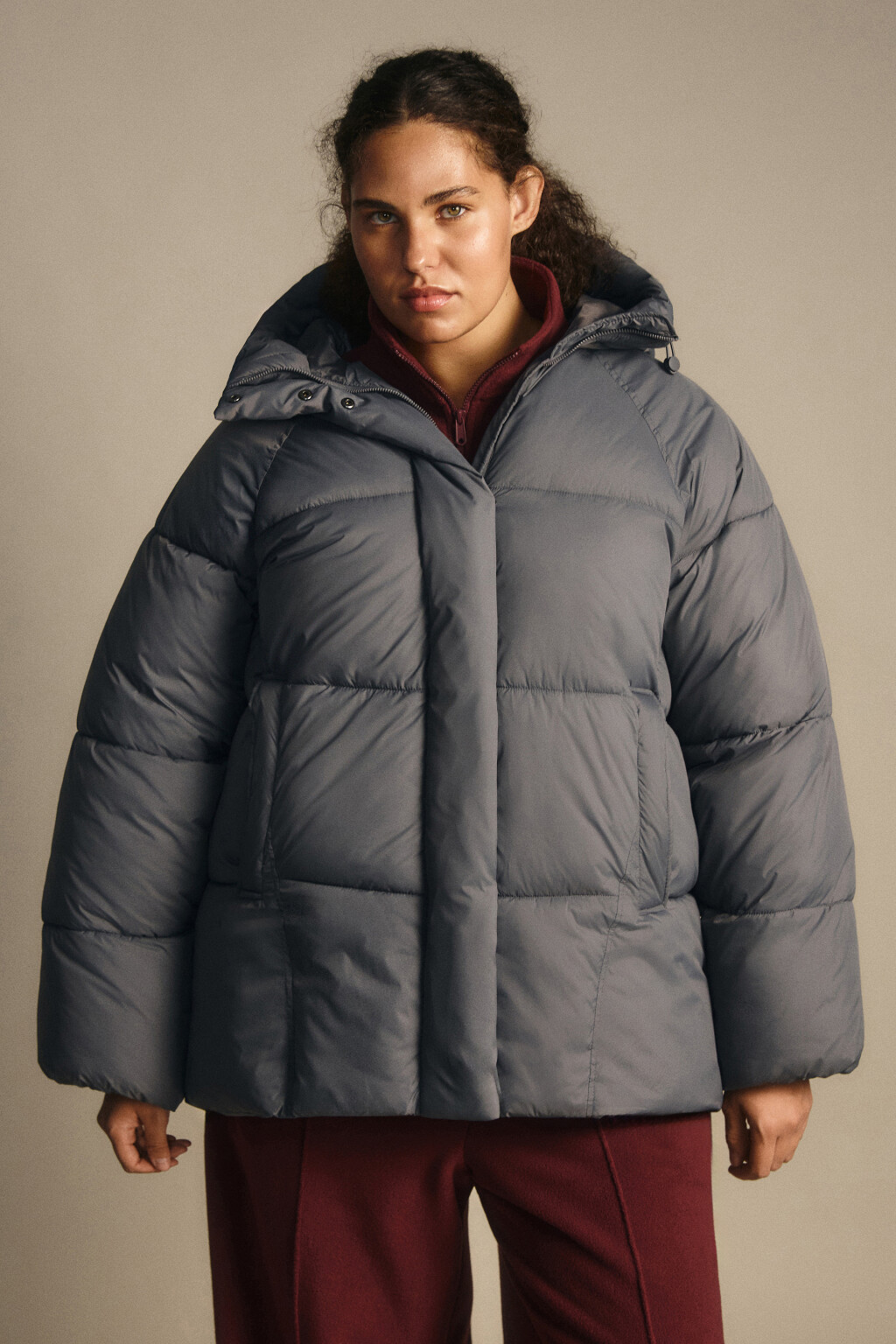 Куртка короткая стеганая с капюшоном - цвет серый - 2