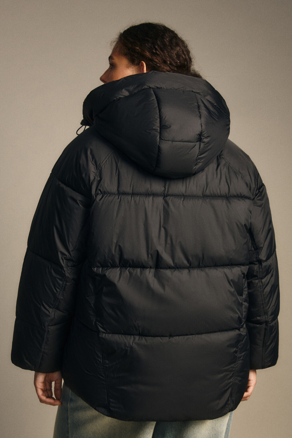Куртка короткая стеганая с капюшоном - цвет черный - 3