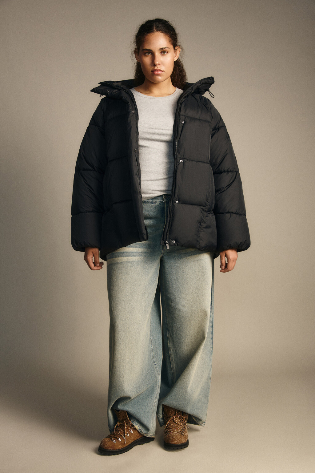 Куртка короткая стеганая с капюшоном - цвет черный - 4