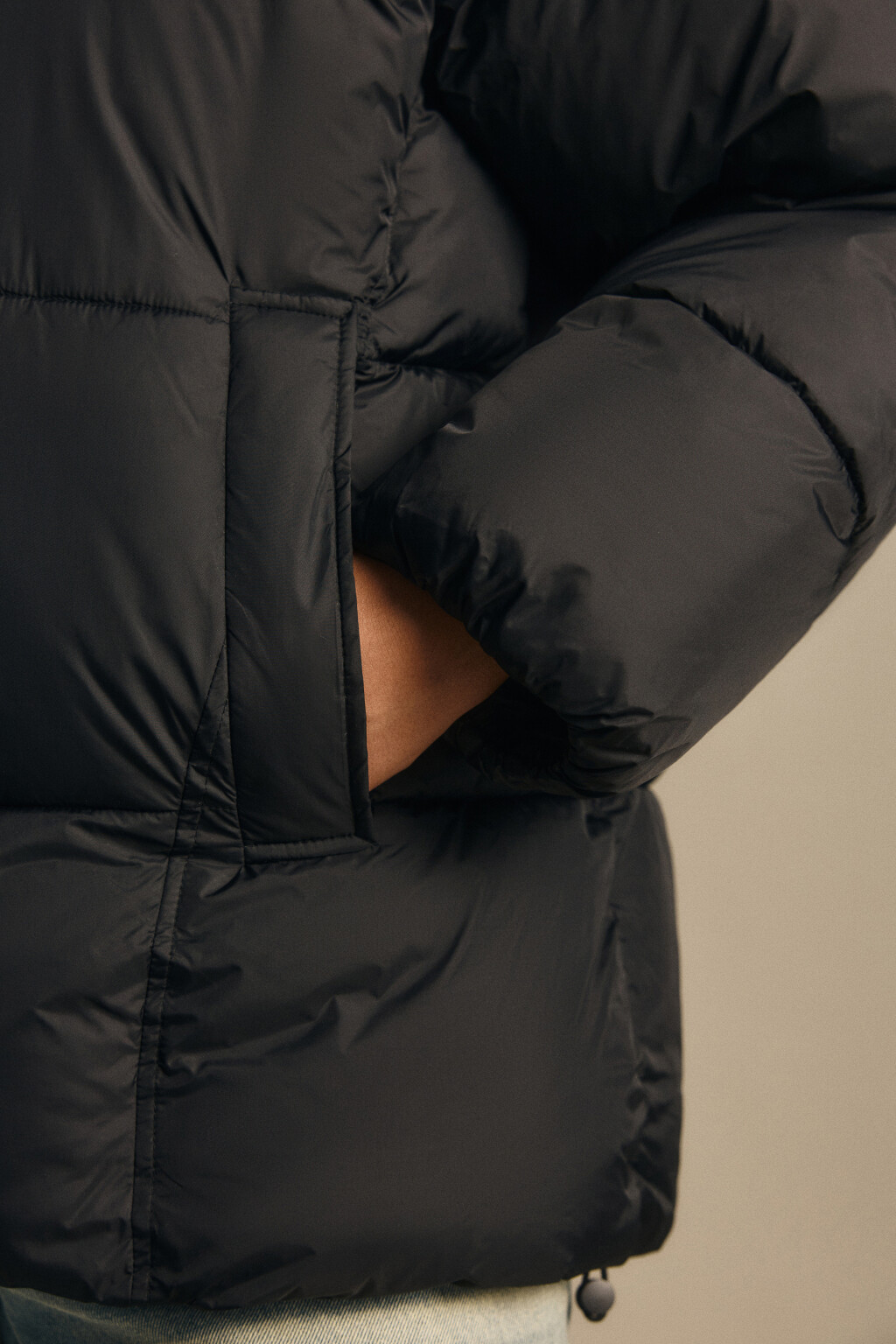 Куртка короткая стеганая с капюшоном - цвет черный - 6