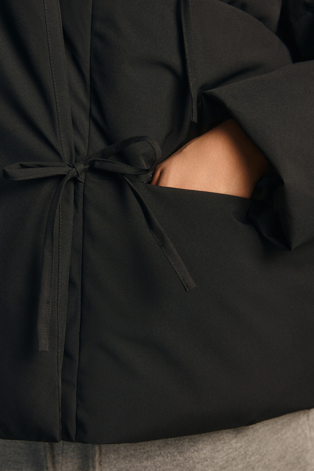 Куртка стеганая с завязками - цвет черный - 5