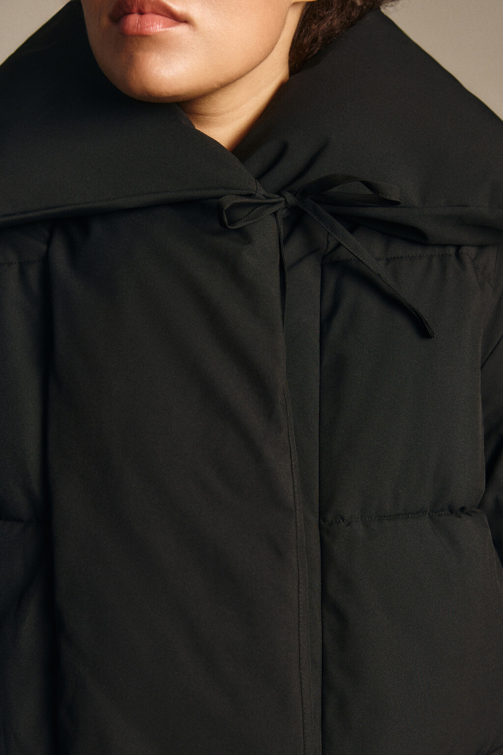 Куртка стеганая с завязками - цвет черный - 6