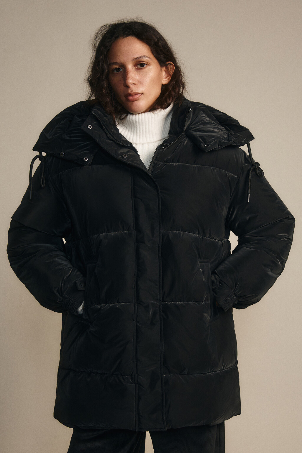 Куртка стеганая с капюшоном - цвет черный - 2