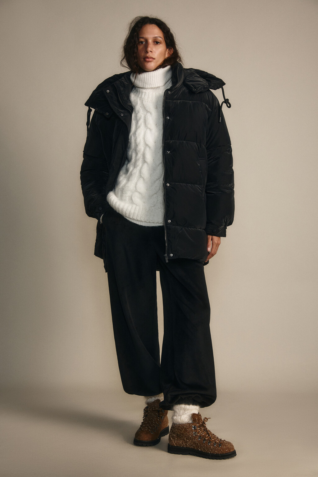 Куртка стеганая с капюшоном - цвет черный - 4