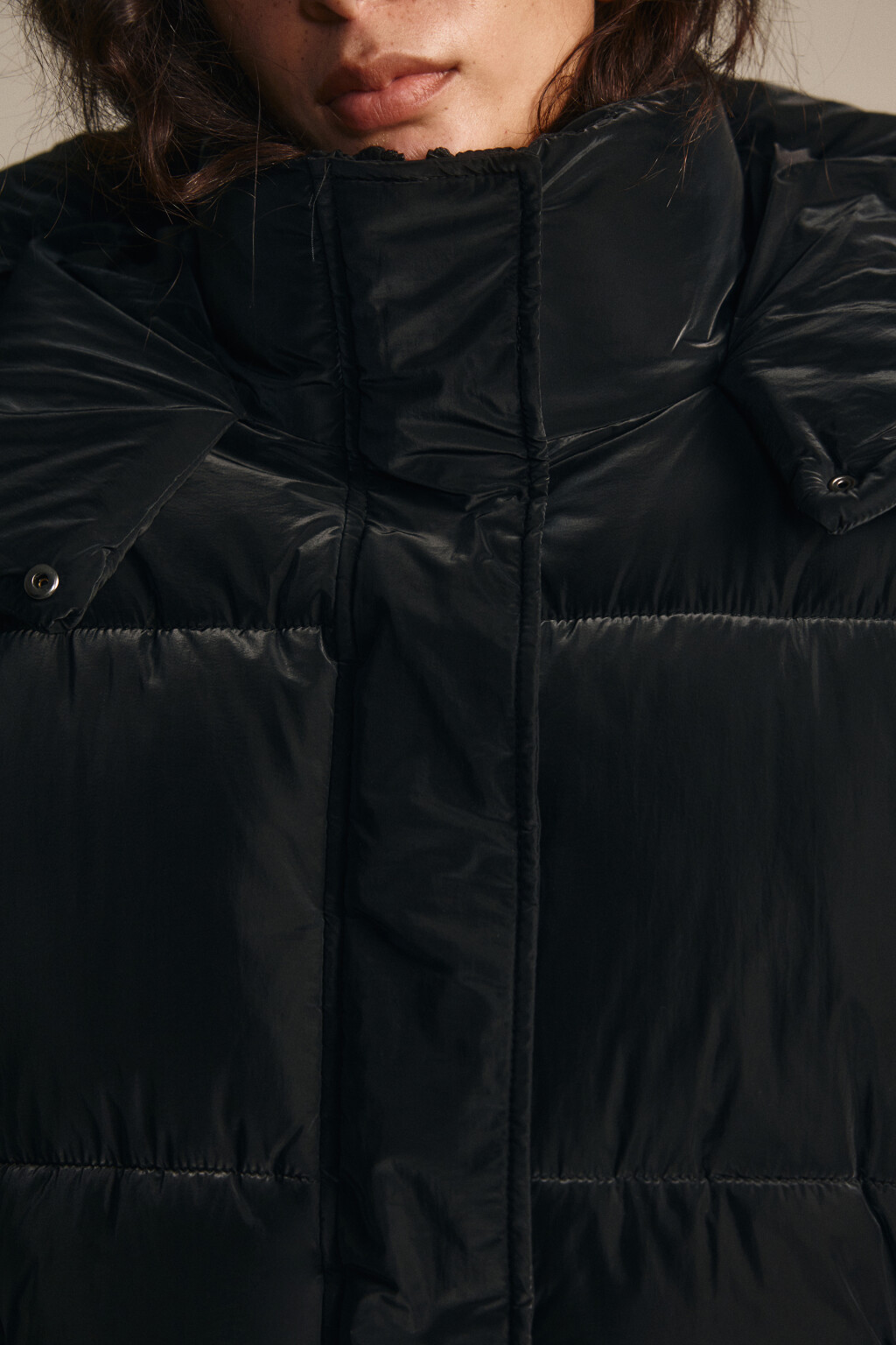 Куртка стеганая с капюшоном - цвет черный - 6
