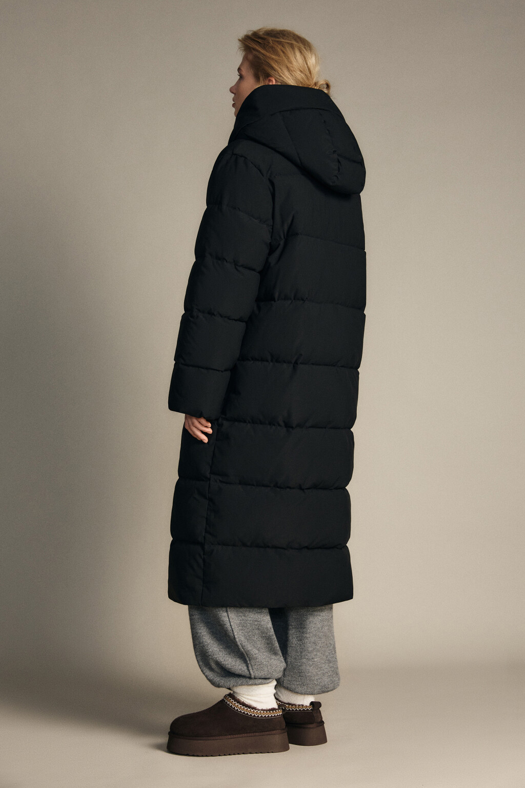 Пальто стеганое со стойкой и капюшоном - цвет черный - 3