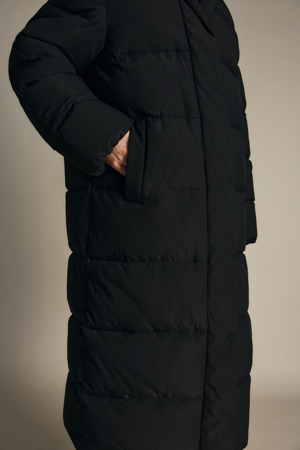 Пальто стеганое со стойкой и капюшоном - цвет черный - 6