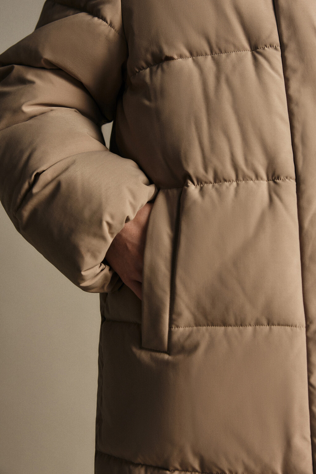Пальто стеганое со стойкой и капюшоном - цвет коричневый - 9
