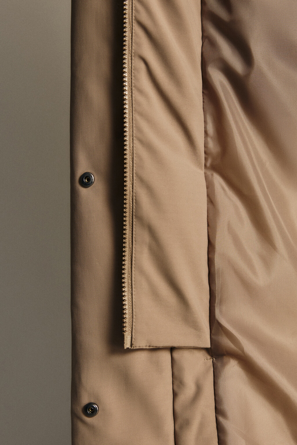 Пальто стеганое со стойкой и капюшоном - цвет коричневый - 11