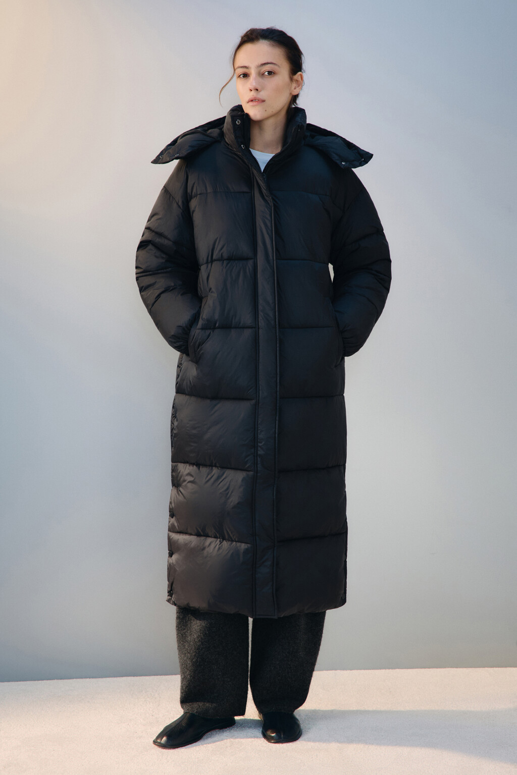 Пальто стеганое с капюшоном - цвет черный - 2