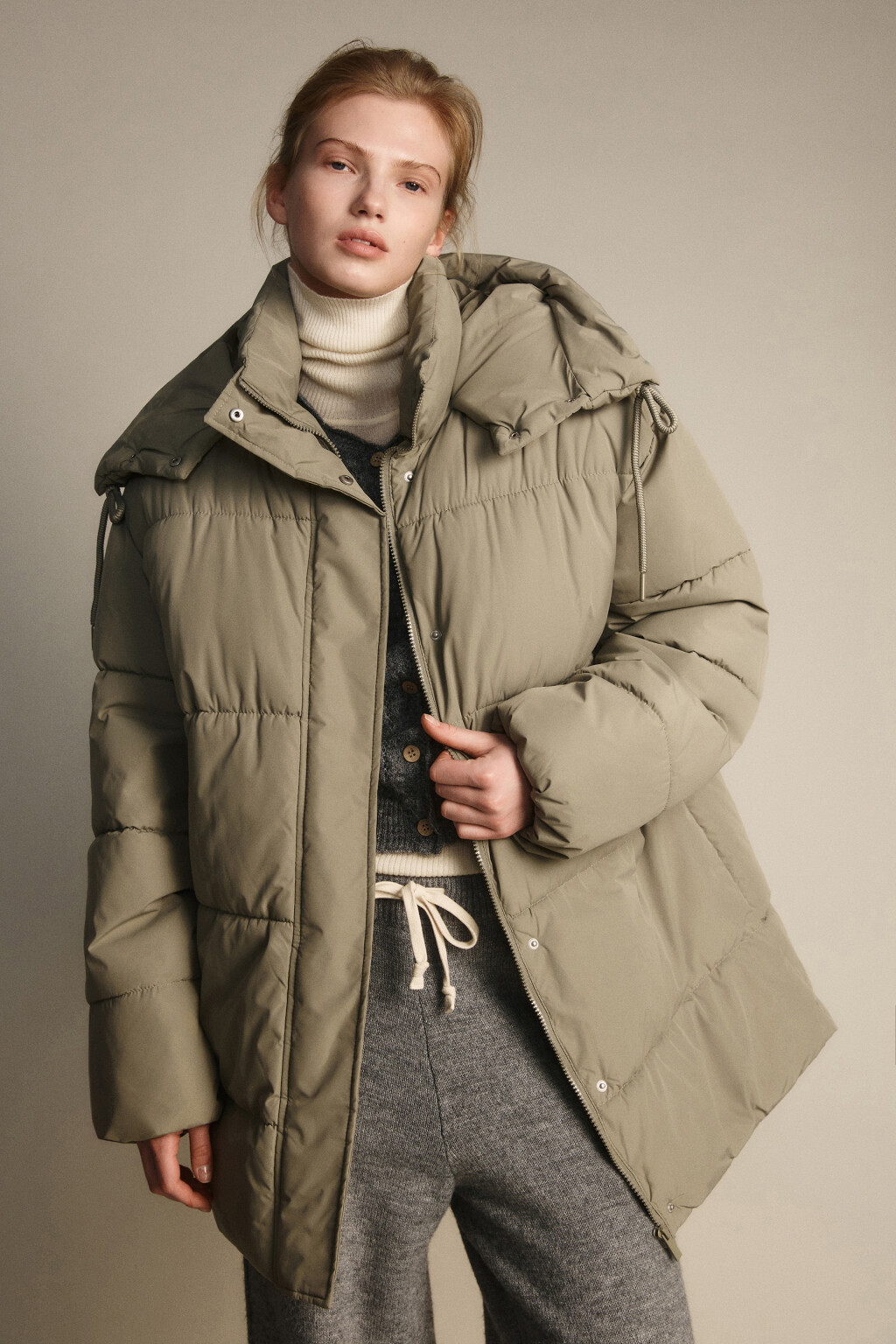 Куртка стеганая с капюшоном - цвет зеленый - 2