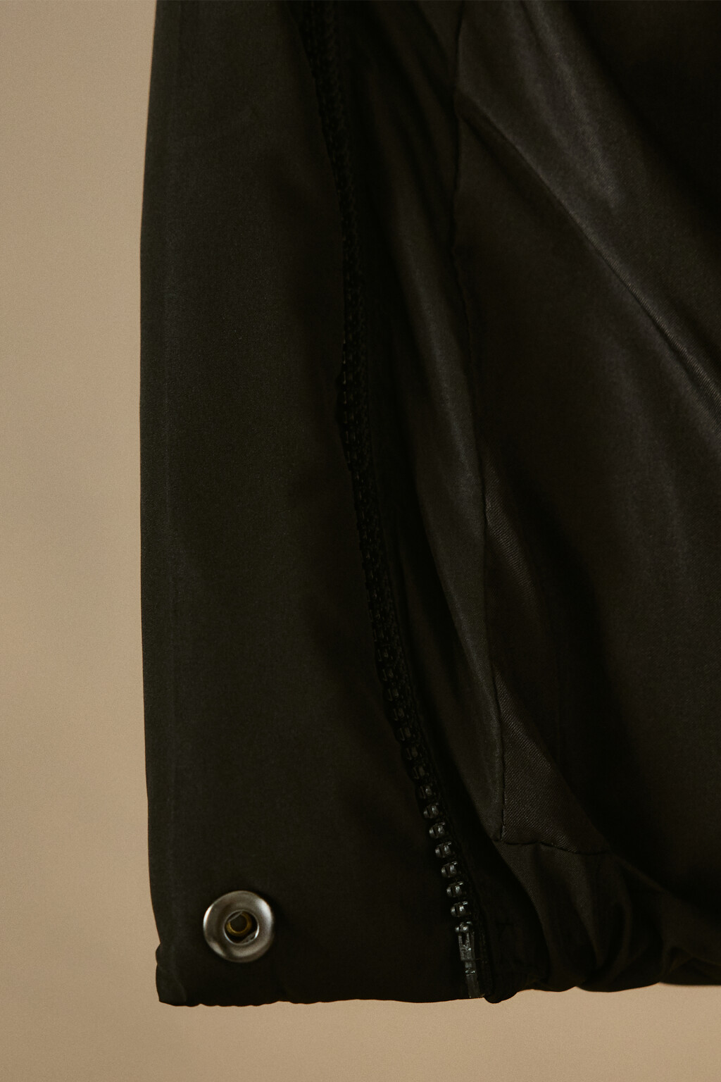 Куртка короткая стеганая с капюшоном - цвет черный - 7