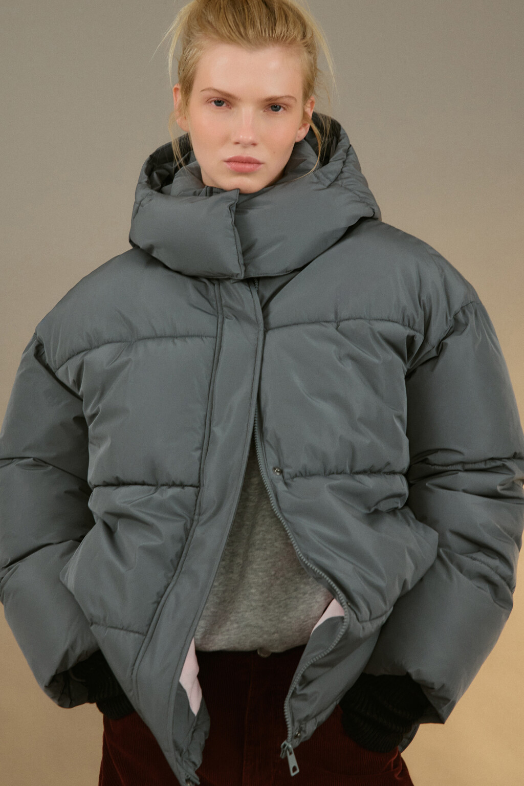 Куртка стеганая свободная с капюшоном - цвет серый - 1