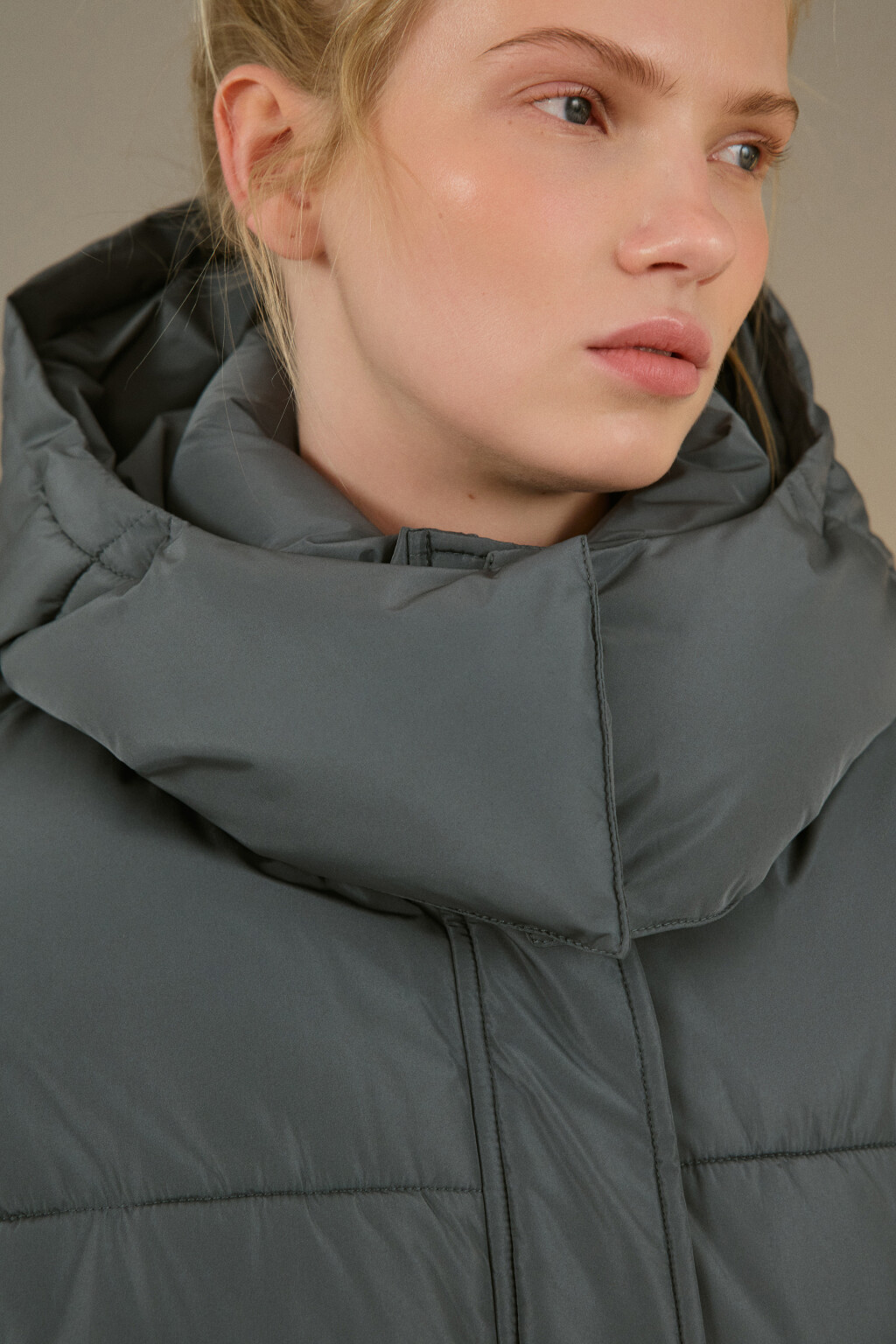Куртка стеганая свободная с капюшоном - цвет серый - 5