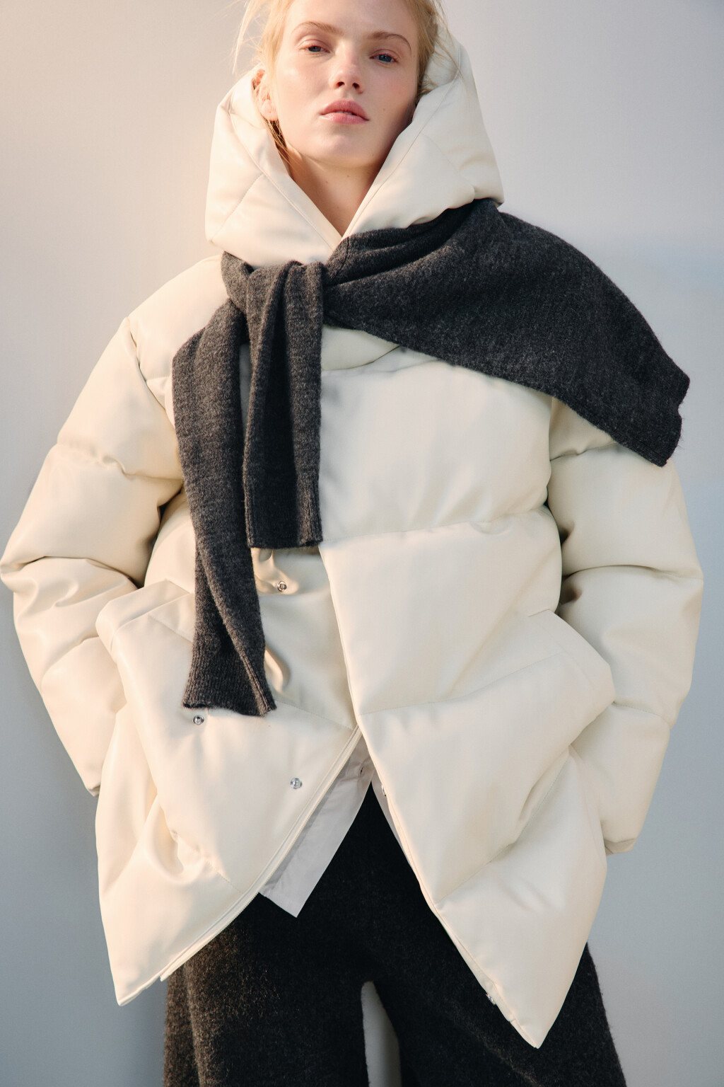 Куртка стеганая с капюшоном и поясом - цвет молочный - 2