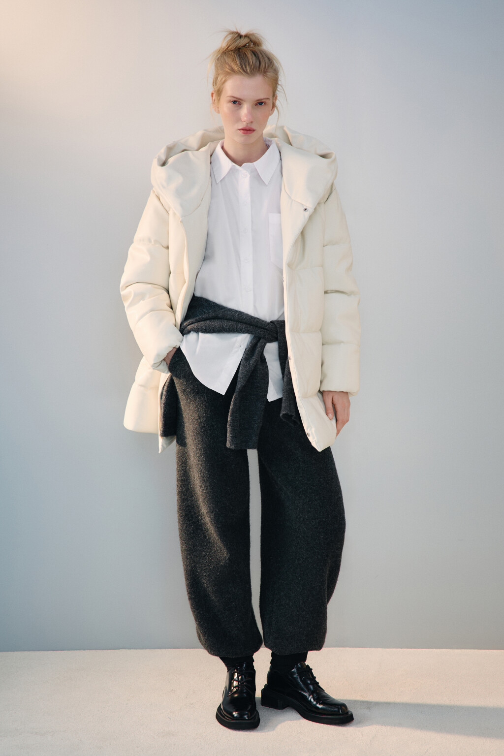 Куртка стеганая с капюшоном и поясом - цвет молочный - 6