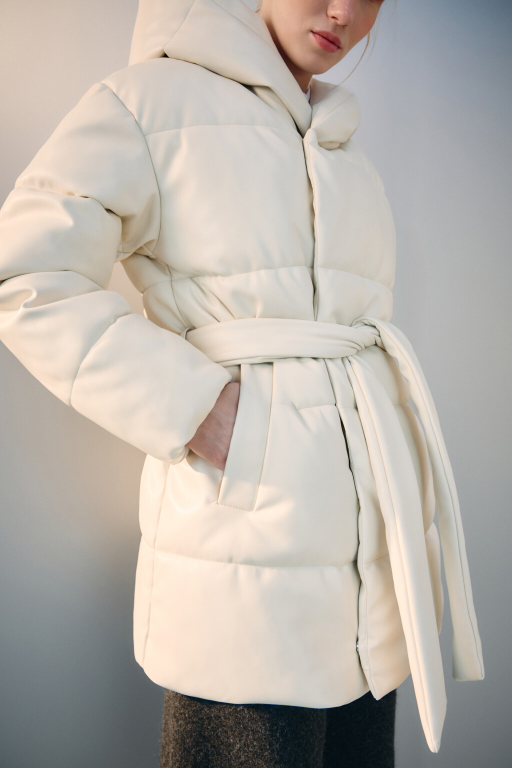 Куртка стеганая с капюшоном и поясом - цвет молочный - 9