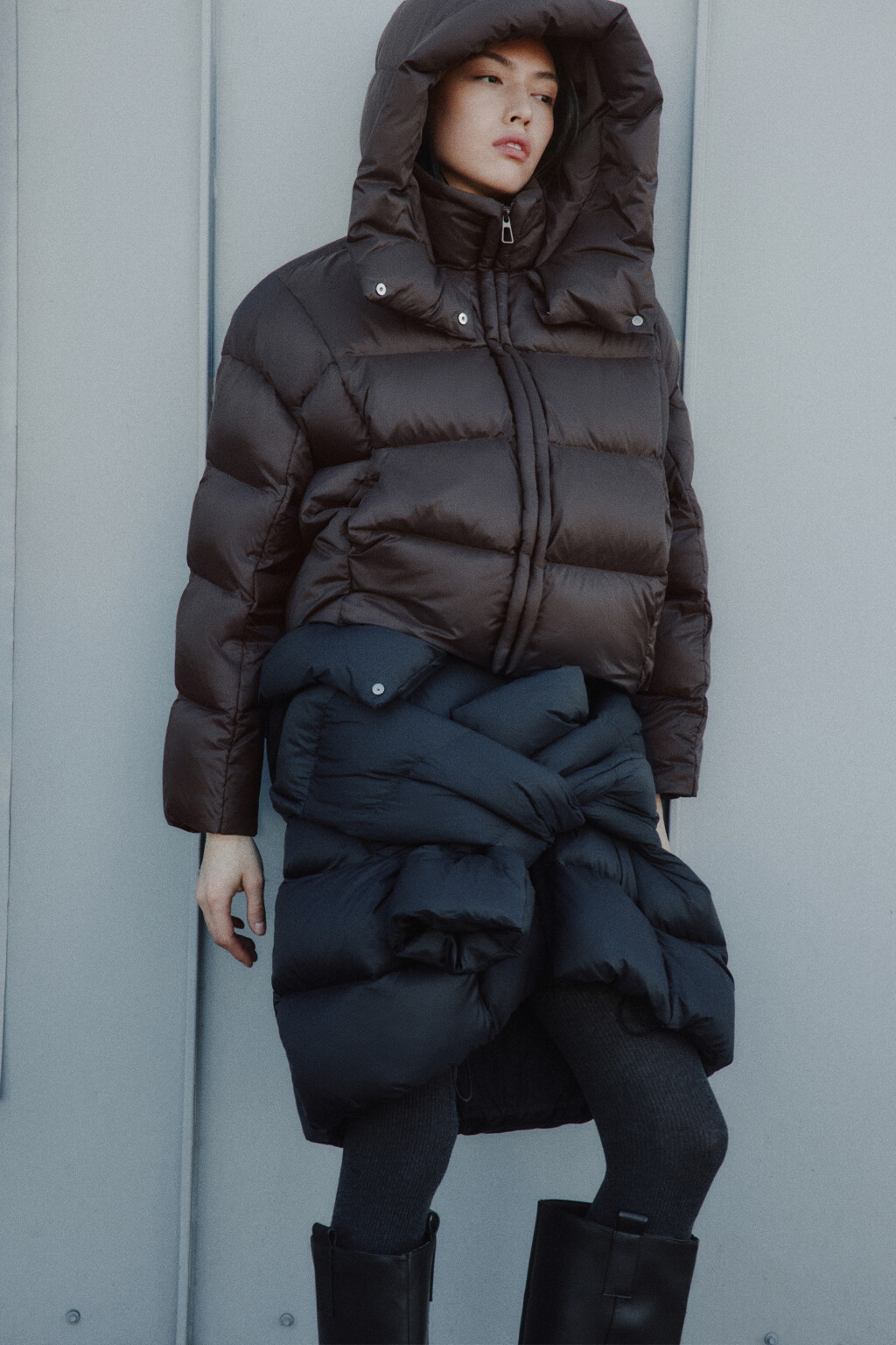 Куртка короткая стеганая с капюшоном - цвет коричневый - 2